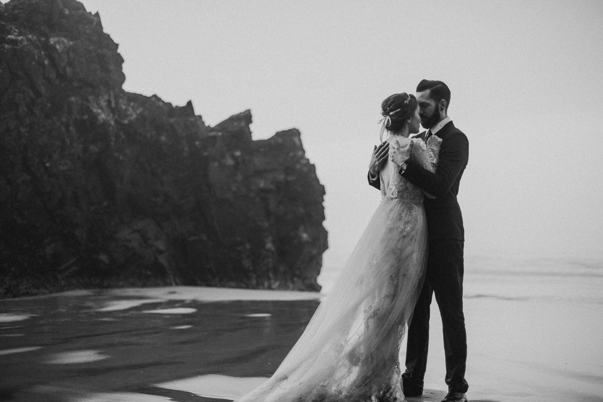 Hug-point-oregon-elopement-engagement-beach-photographer-