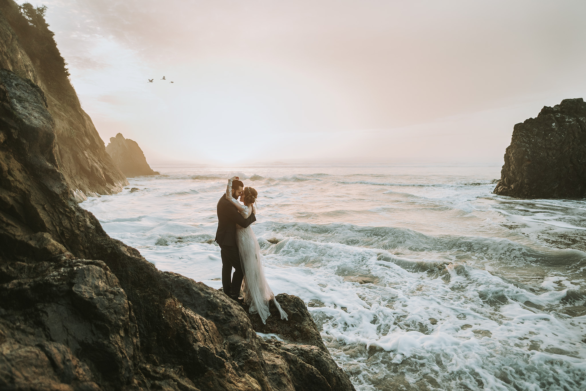 Hug-point-oregon-elopement-engagement-beach-photographer-