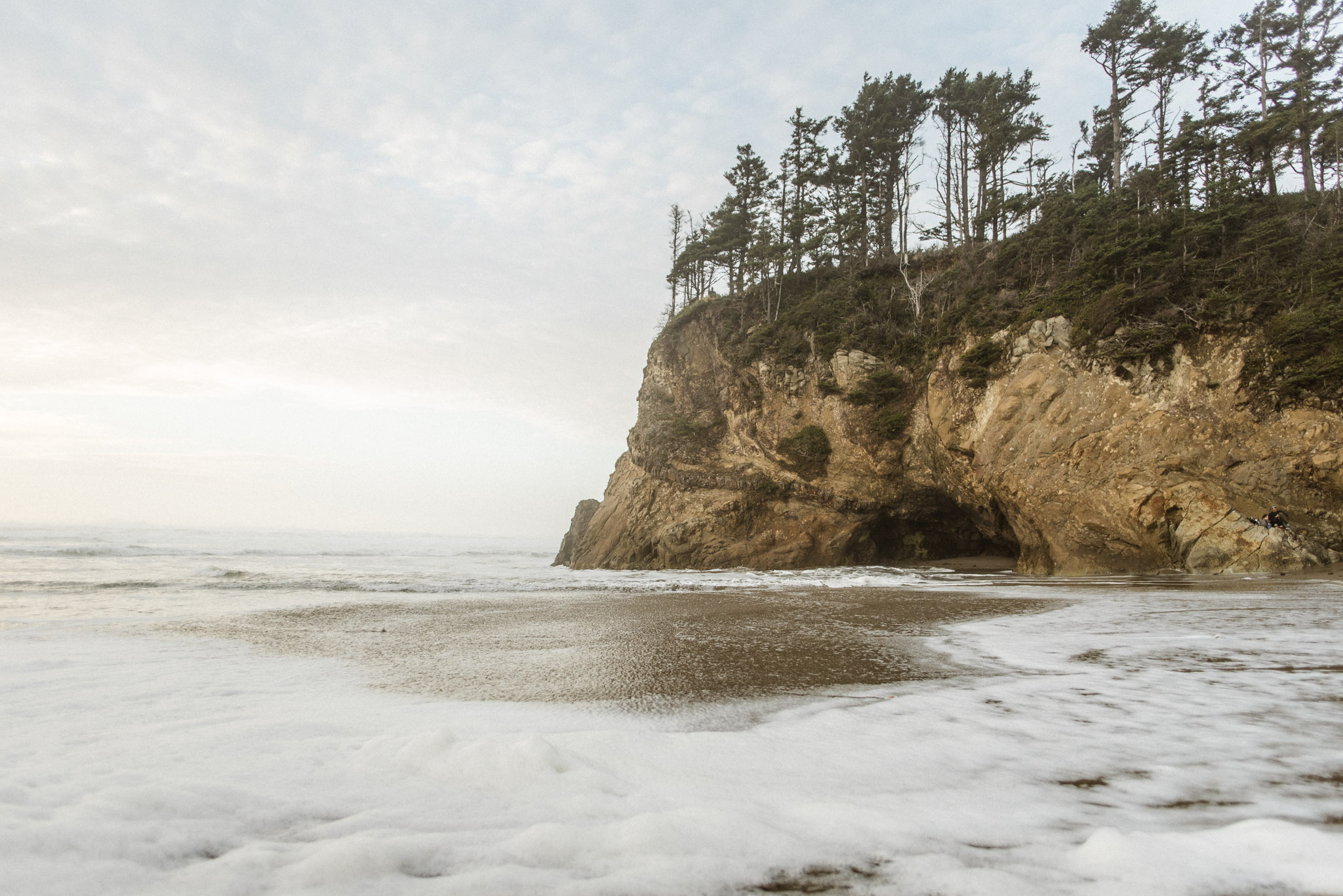 Hug-point-oregon-elopement-engagement-beach-photographer-2