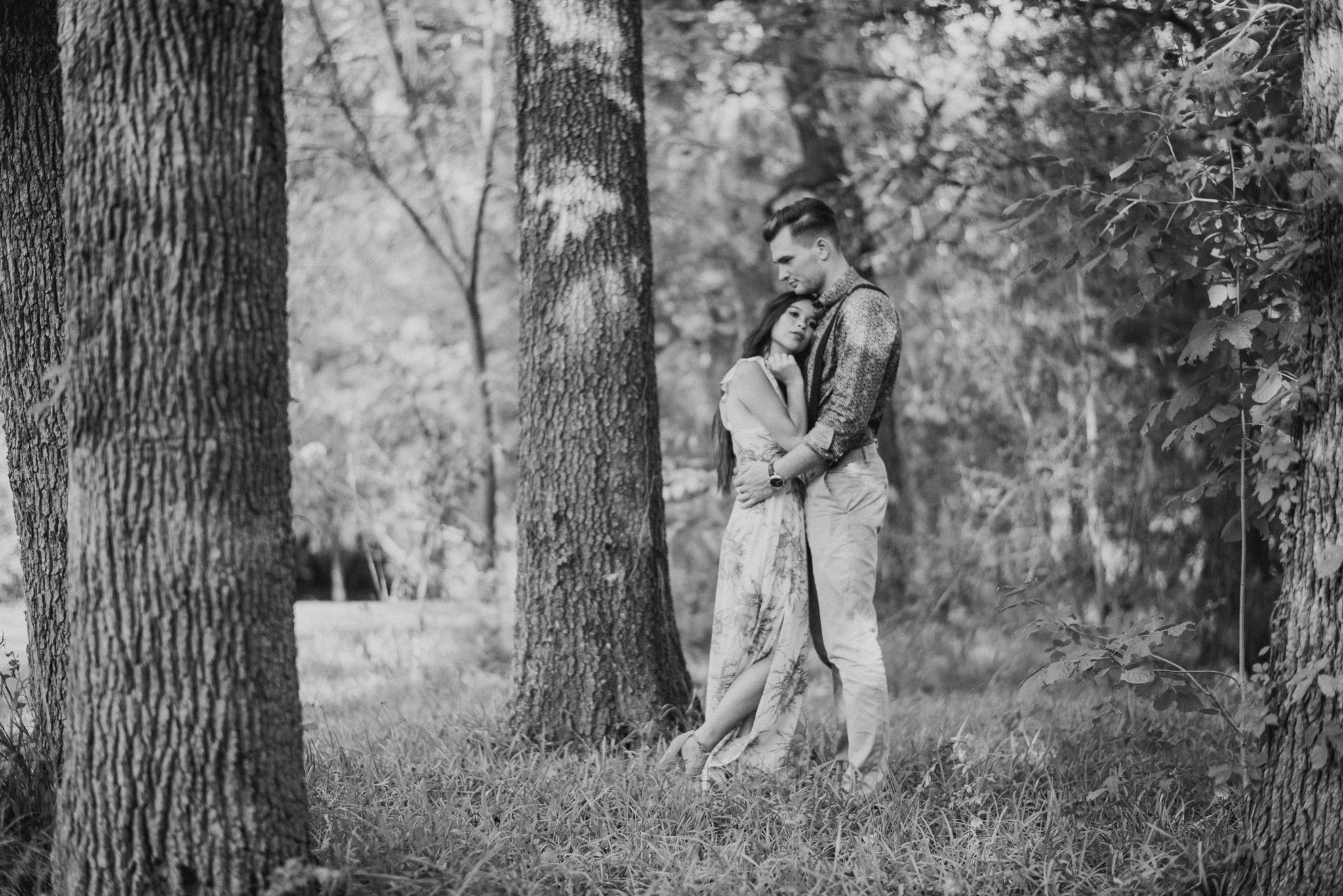 Hermann-park-houston-woods-outdoor-nature-styled-engagement-photography-trees-forest