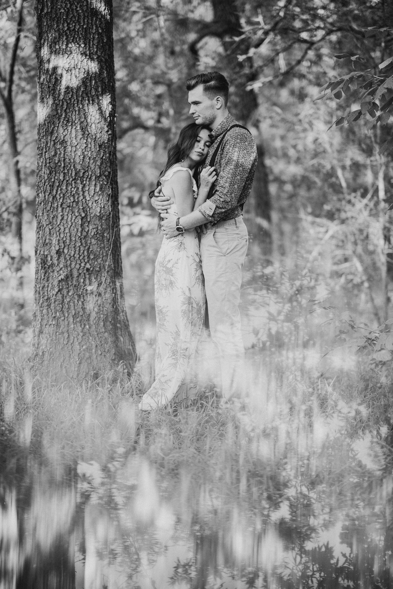 Hermann-park-houston-woods-outdoor-nature-styled-engagement-photography-trees-forest