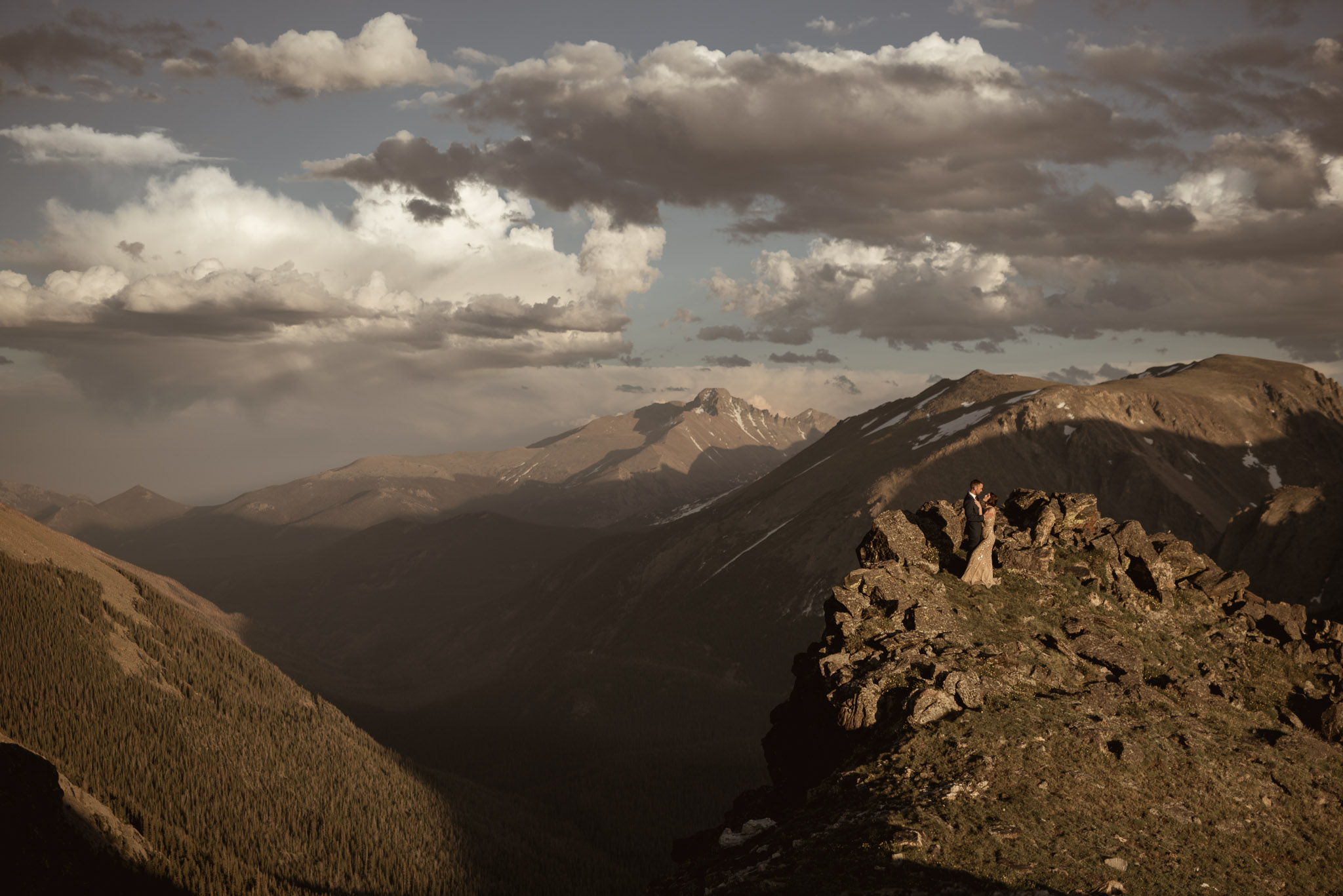 Rocky-mountain-national-park-vintage-adventure-engagement-colorado-session-photographer