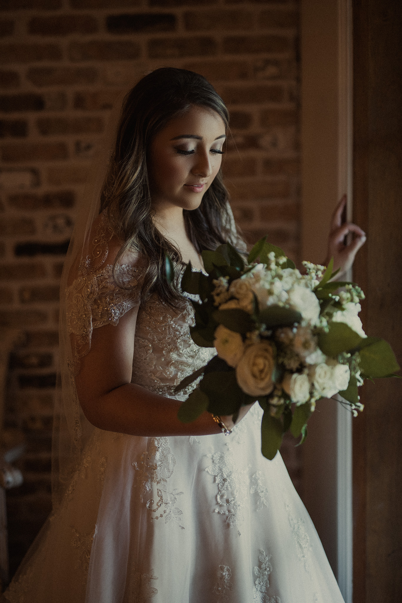 Conroe- carriage -house-wedding-photographer-bridal