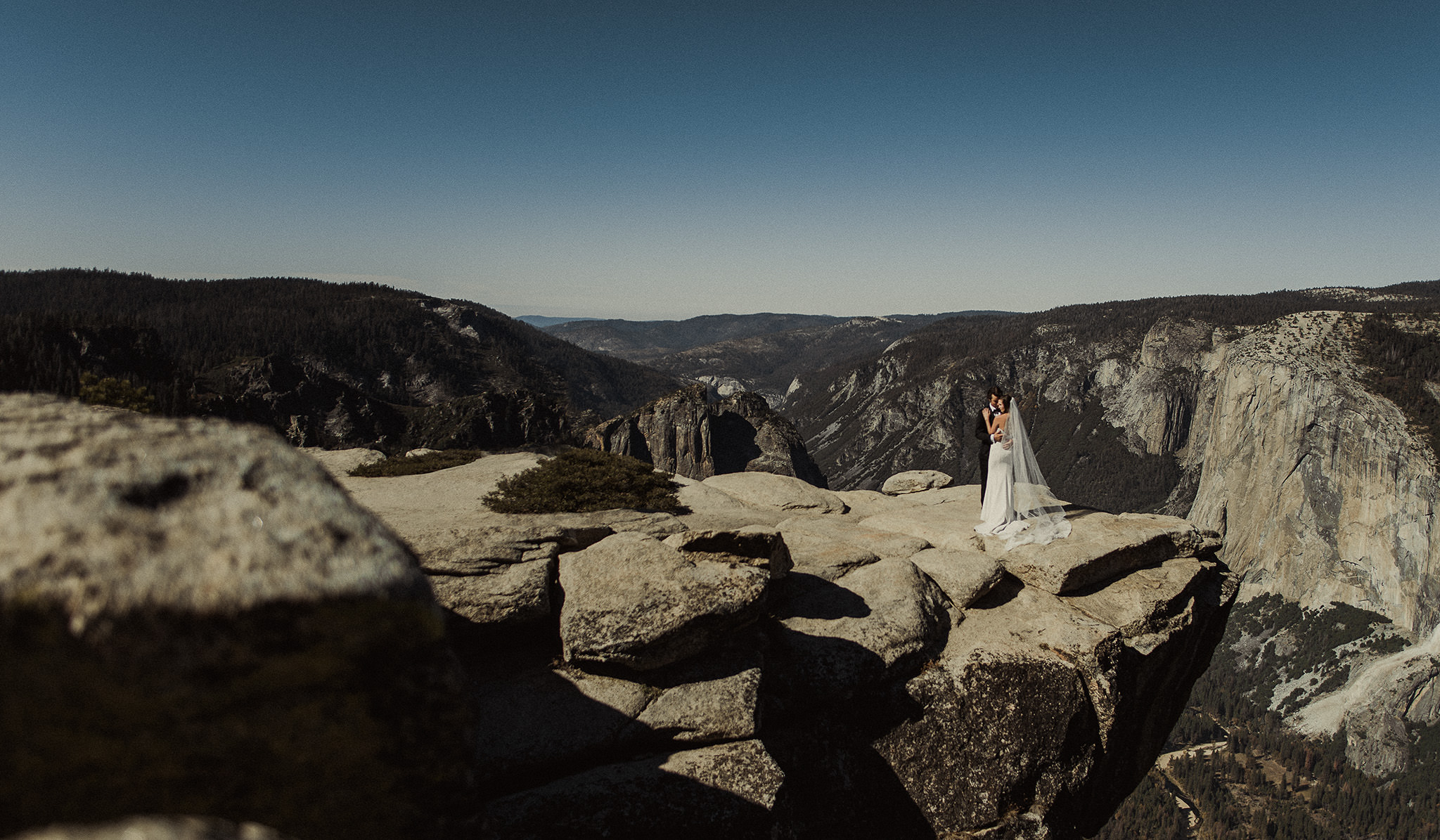 Yosemite-national-park-advenutre-elopement-wedding-photographer-california