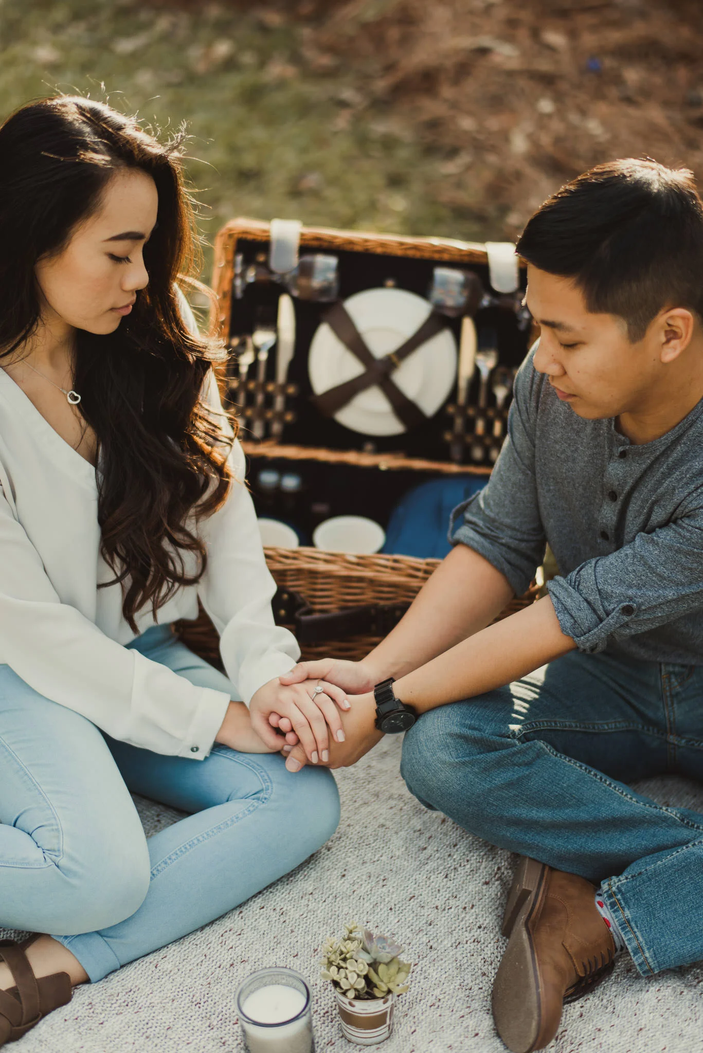Hermann-park-houston-vietnamese-engagement-golden-hour-photographer-romantic-picnic