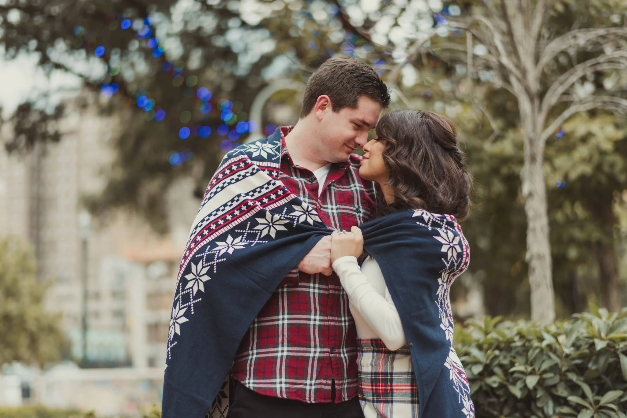 houston-main-street-lifestyle-colorful-holiday-engagement-photographer