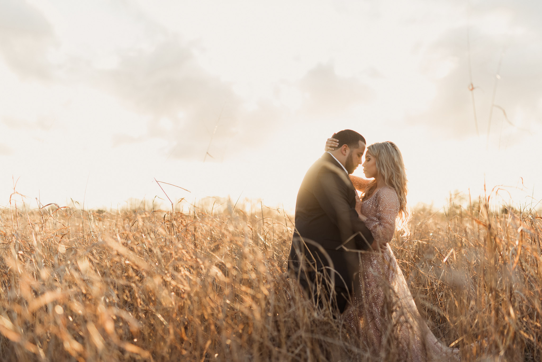 katy-country-urban-rustic-elegant-classy-houston-engagement-session-photographer-tall-grass