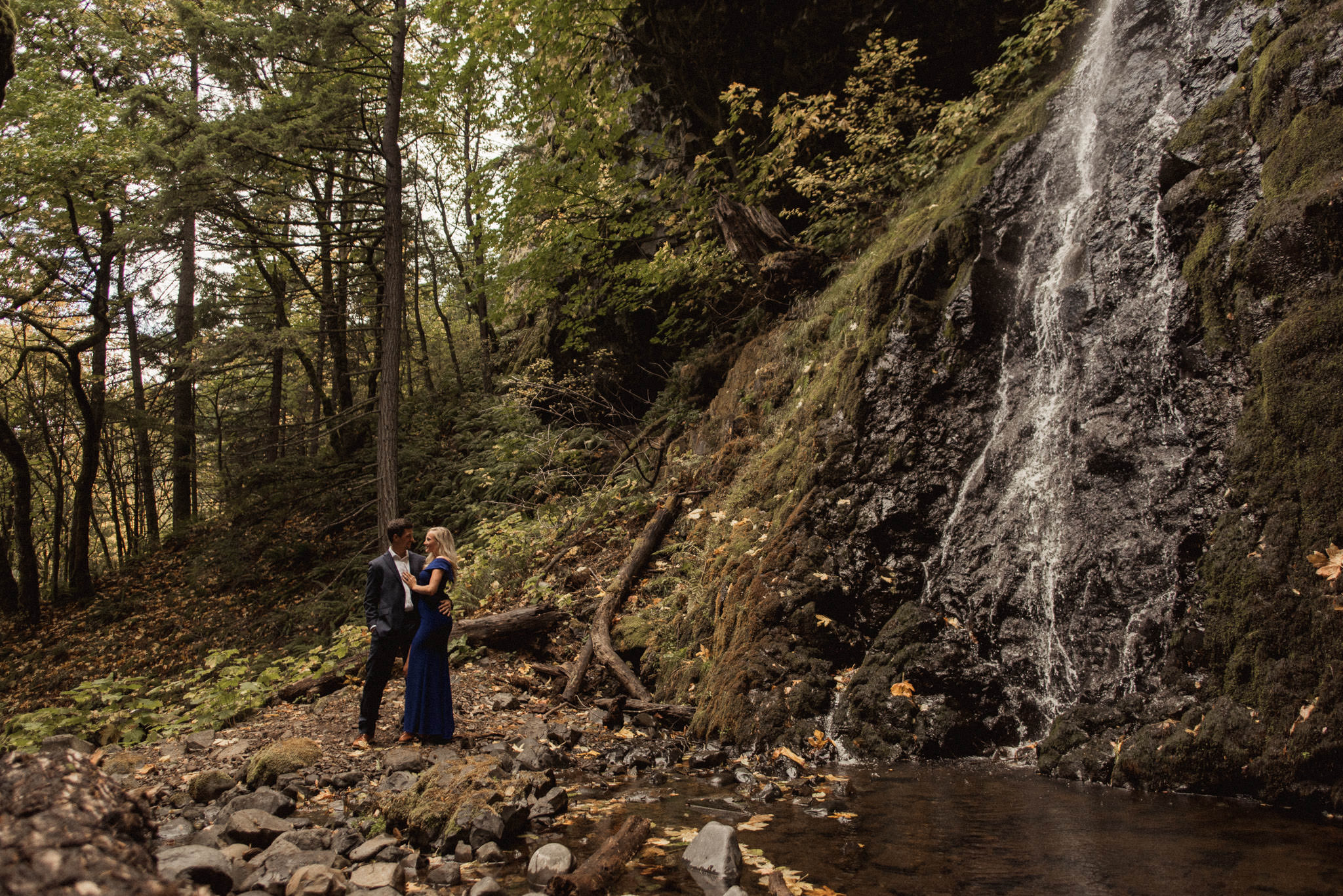 starvation-creek-falls-waterfall-oregon-adventure-engagement-photographer