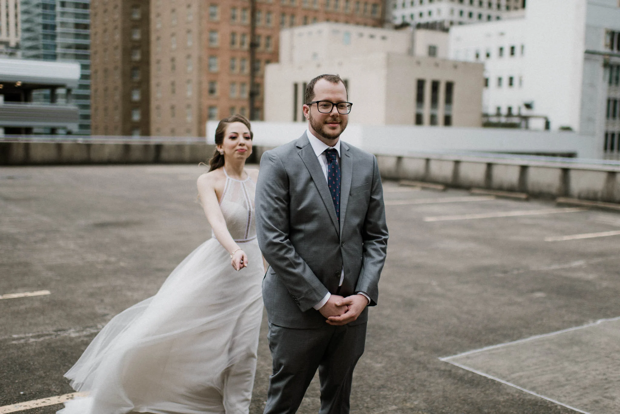 houston-rooftop-first-look-wedding-downtown-photographer