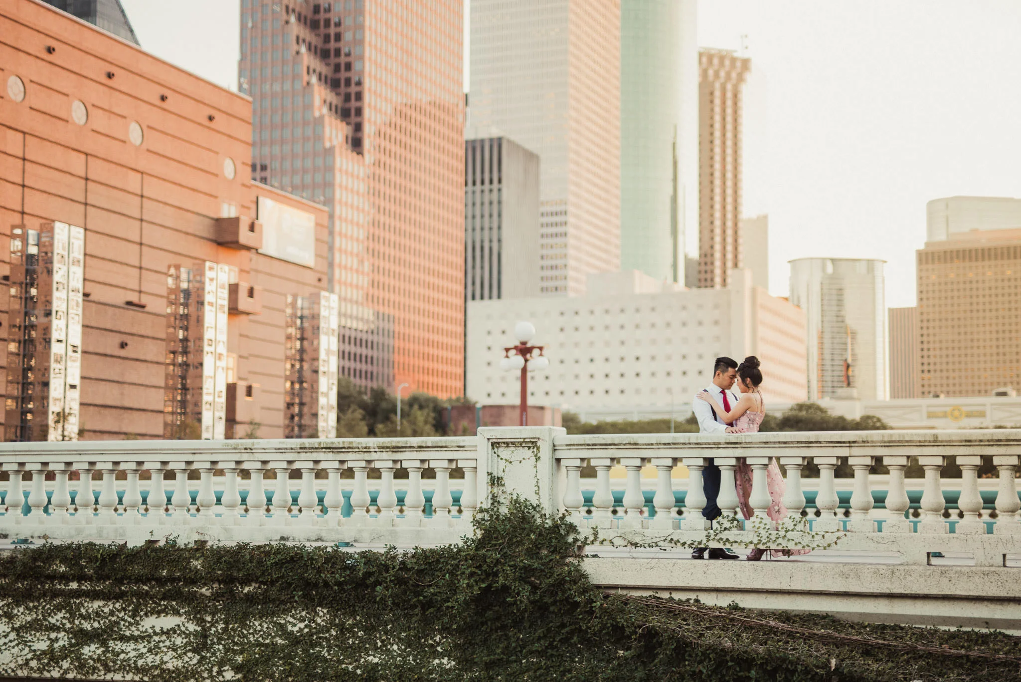 vietnamese-engagement-downtown-houston-golden-hour-sunset-photographer
