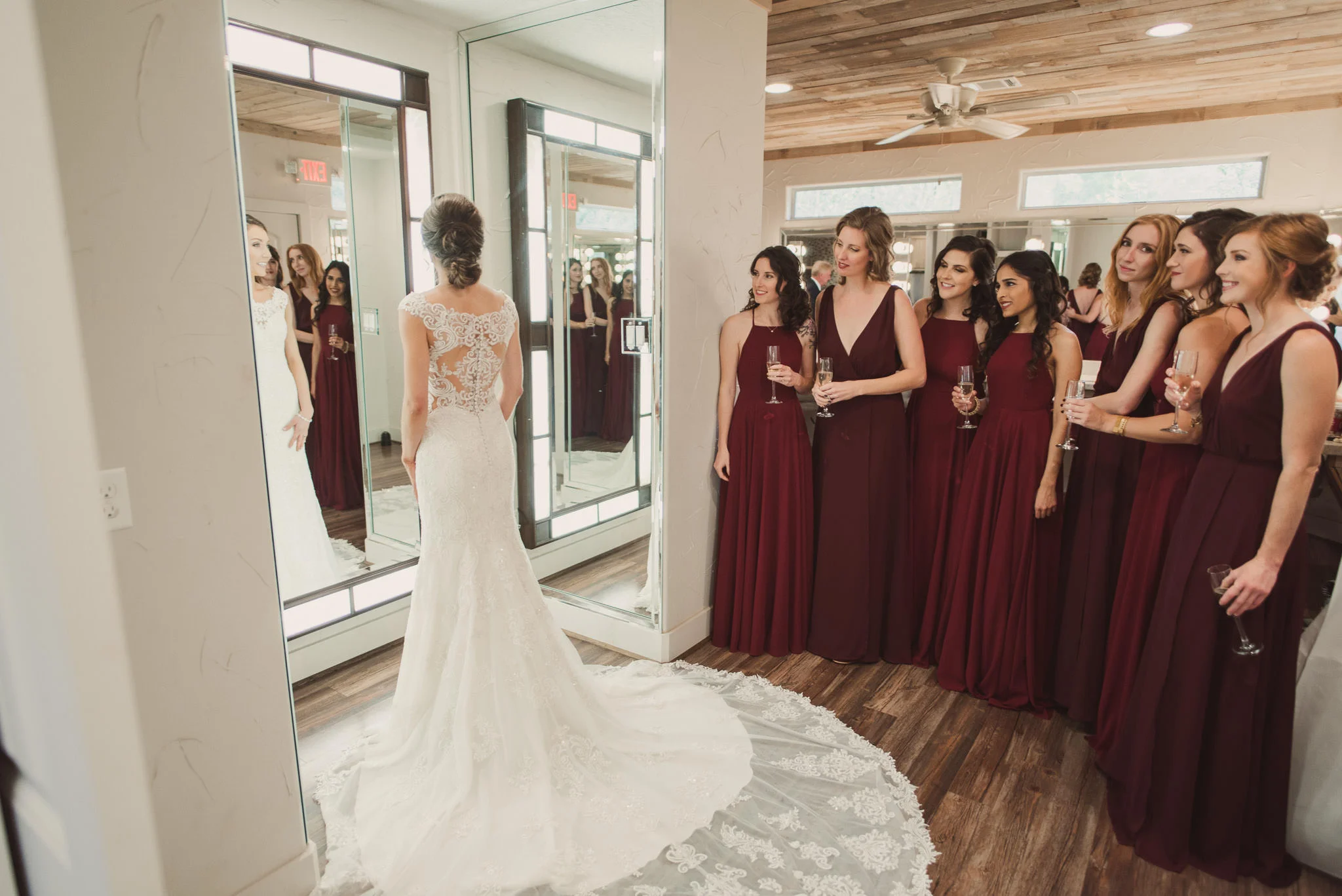magnolia-bells-rustic-woodsy-houston-resort-wedding-photographer-cabin-cottage-bridesmaids