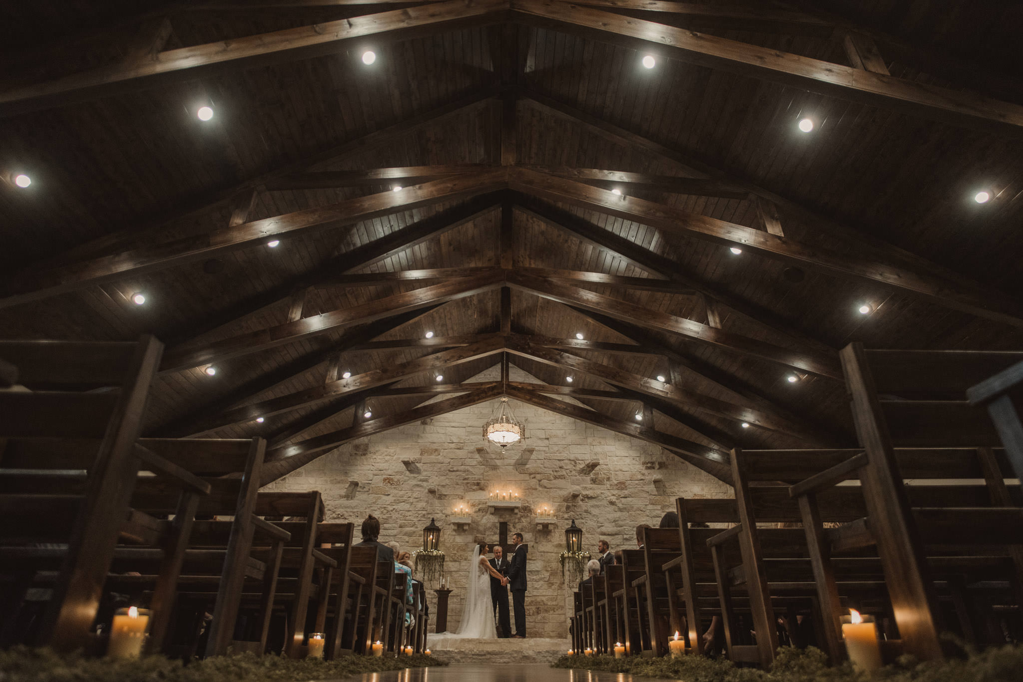 magnolia-bells-rustic-woodsy-houston-resort-wedding-photographer-chapel