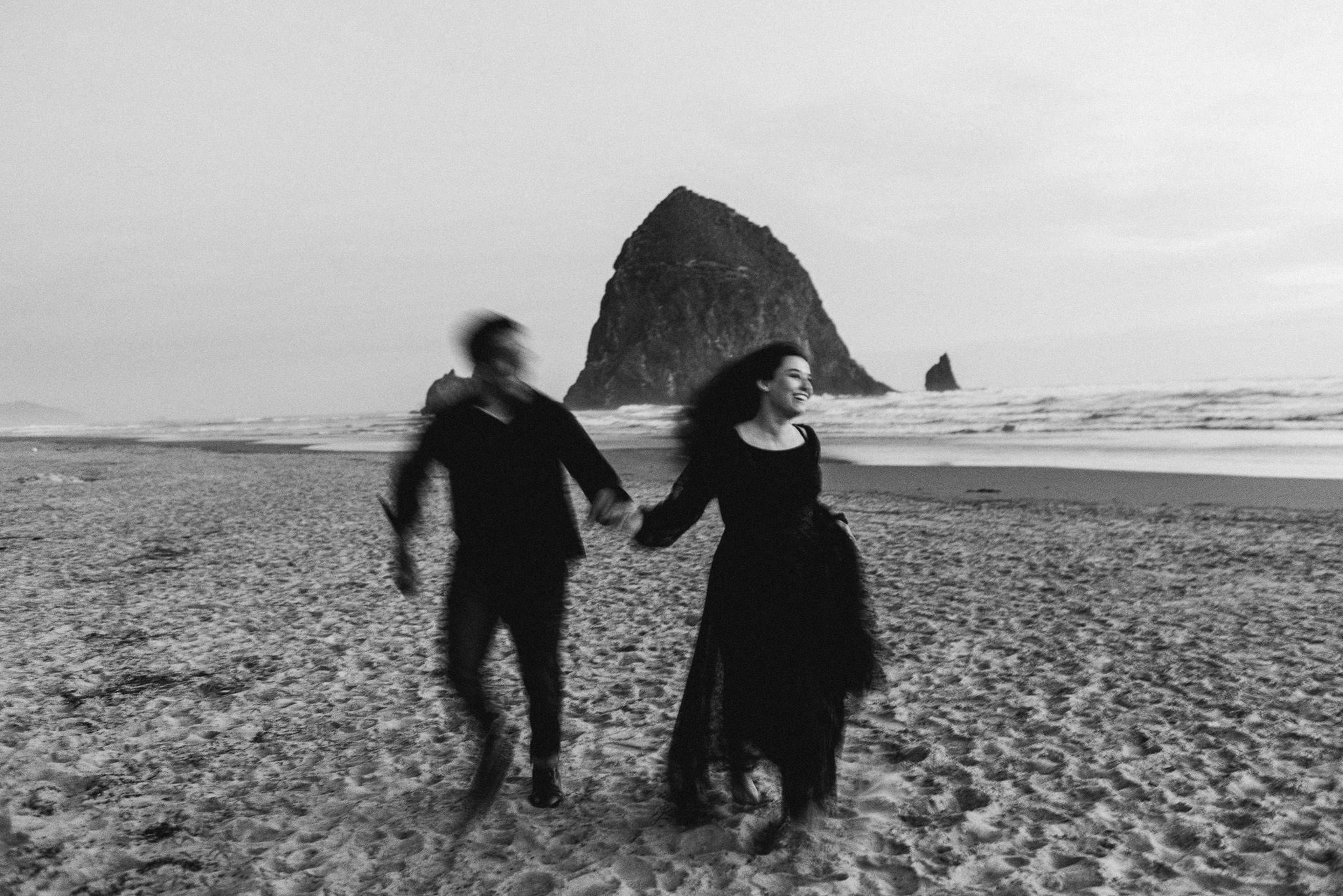 oregon-cannon-beach-ecola-park-adventure-destination-houston-engagement-photographer-sm-9.jpg