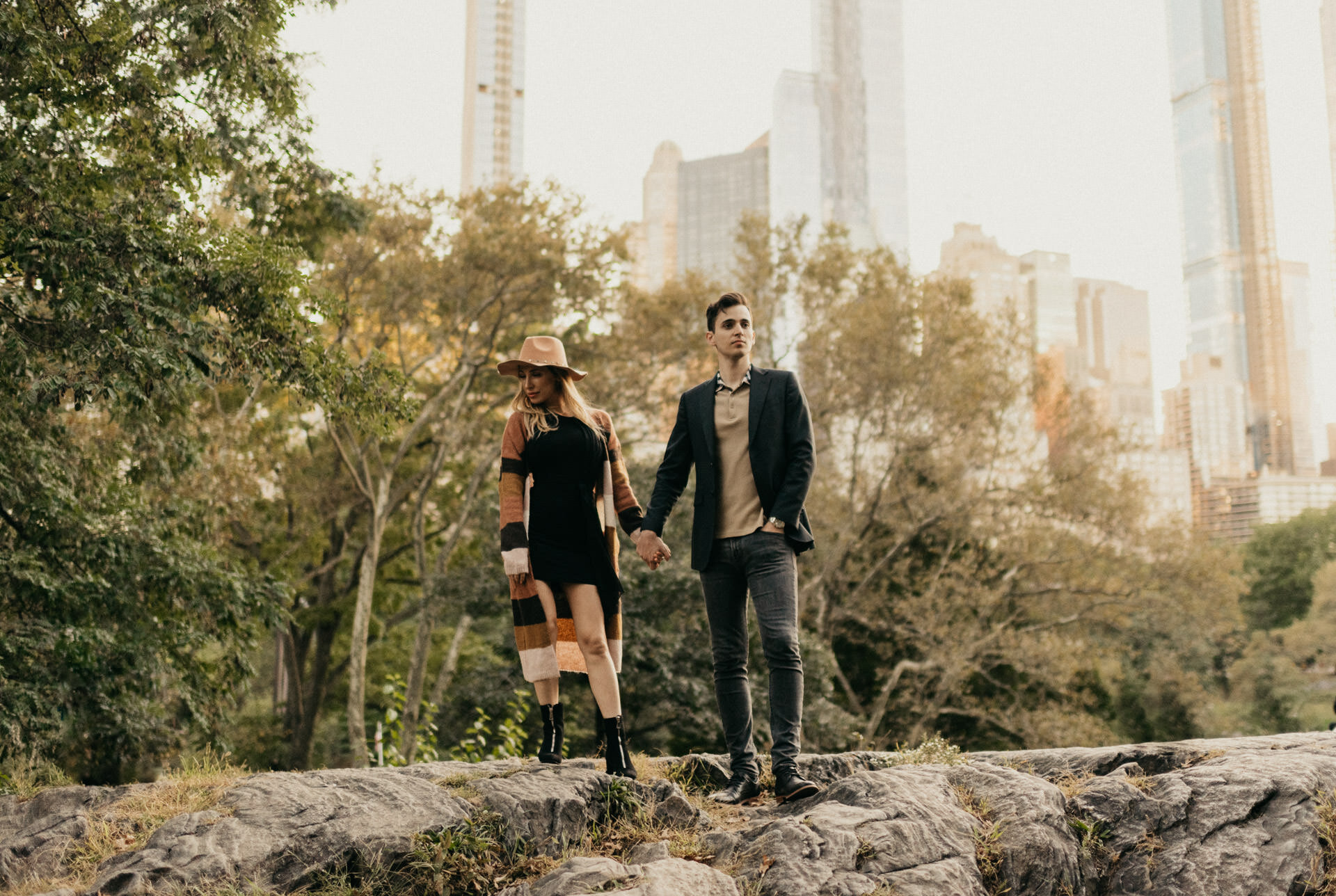 fall-october-new-york-central-park-couples-engagement-session-photographer-houston-manhattan-skyline