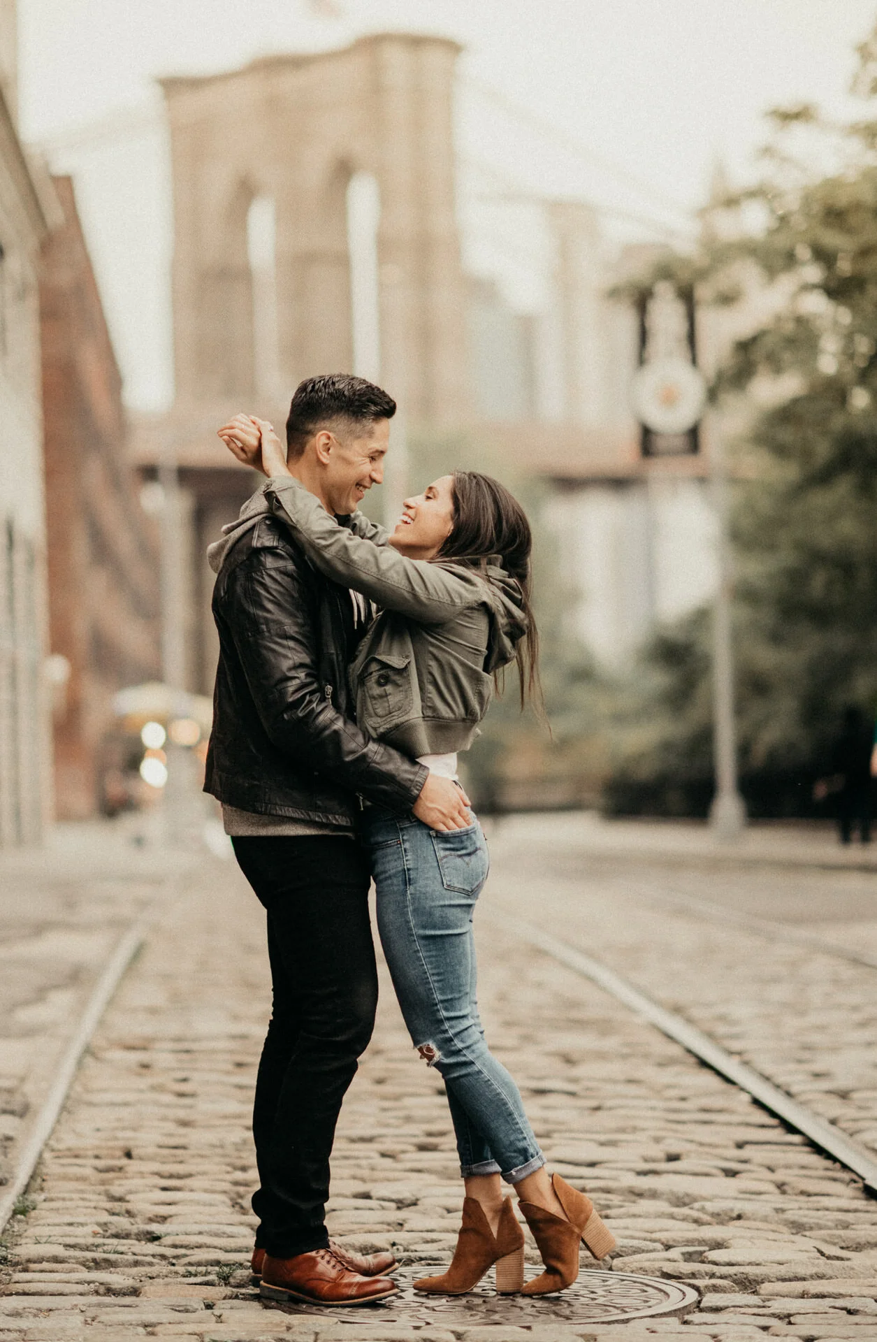 new-york-brooklyn-dumbo-couples-engagement-session-photographer