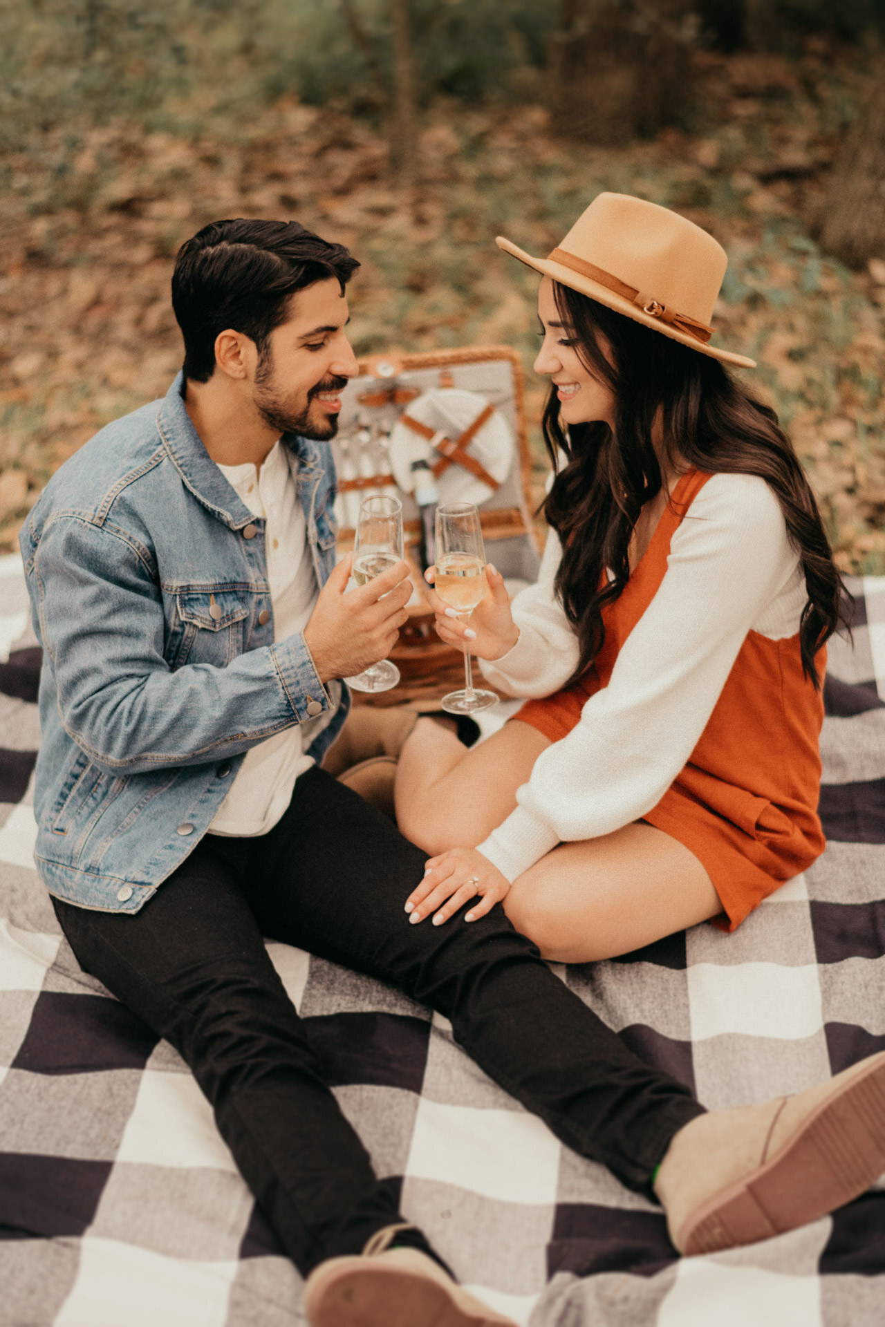 hermann-park-fall-november-boho-earthy-magical-sunset-golden-engagement-session-photographer