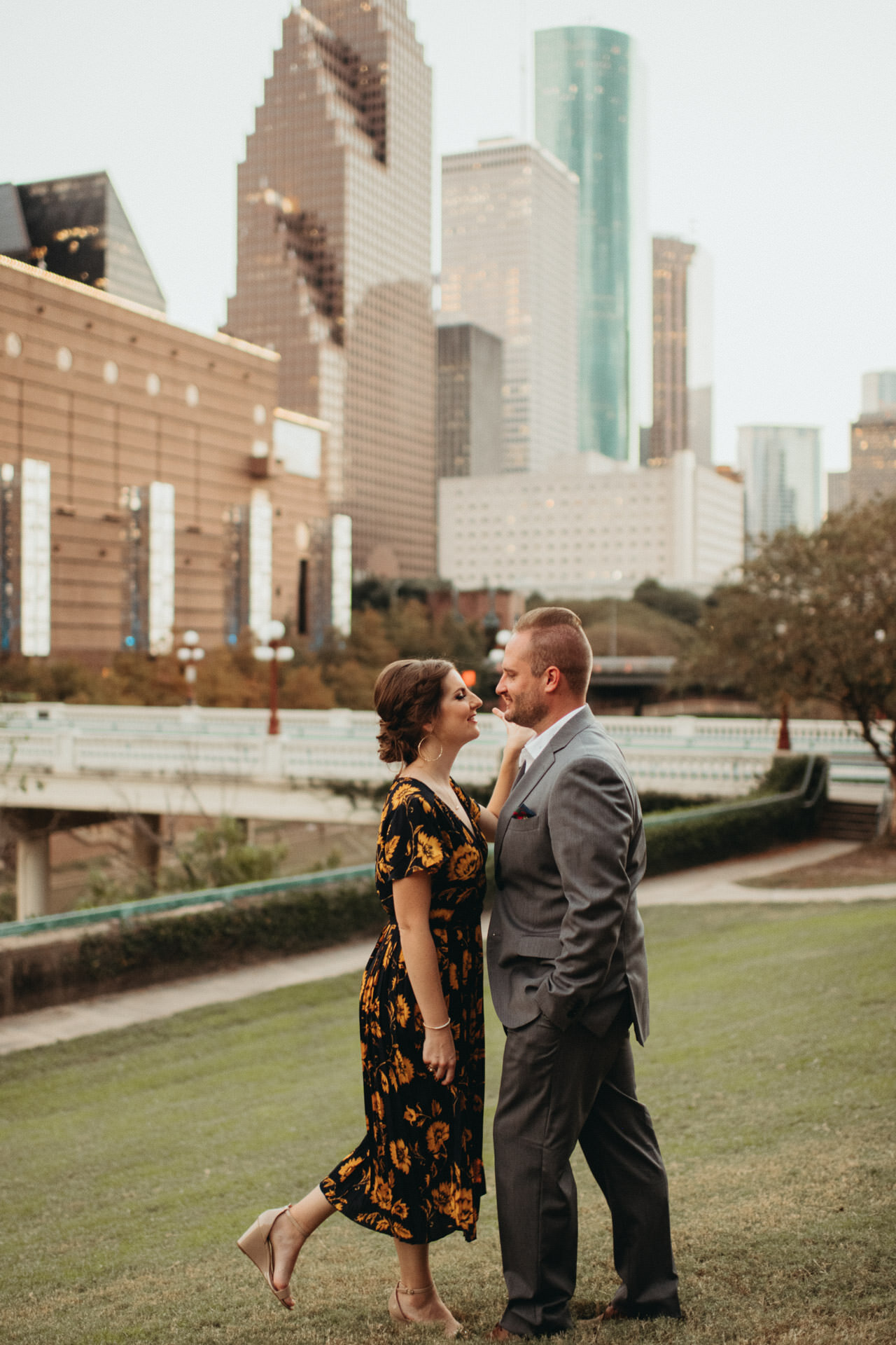 houston-theater-district-engagement-session-photographer
