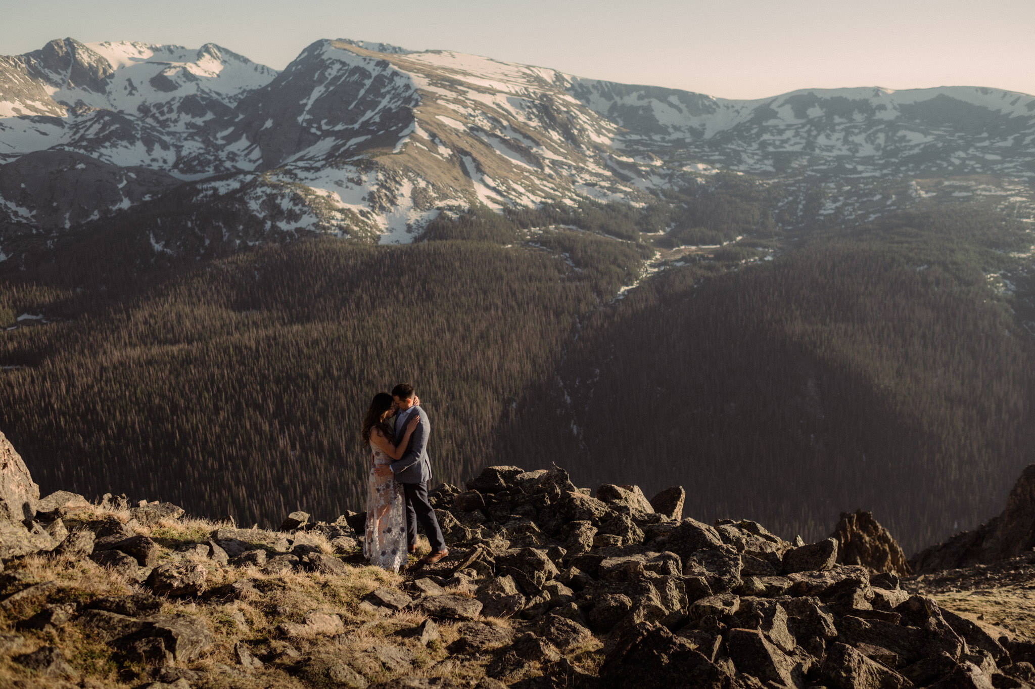 Rocky-Mountain-National-Park-destination-adventure-colorado-engagement-session-photographer