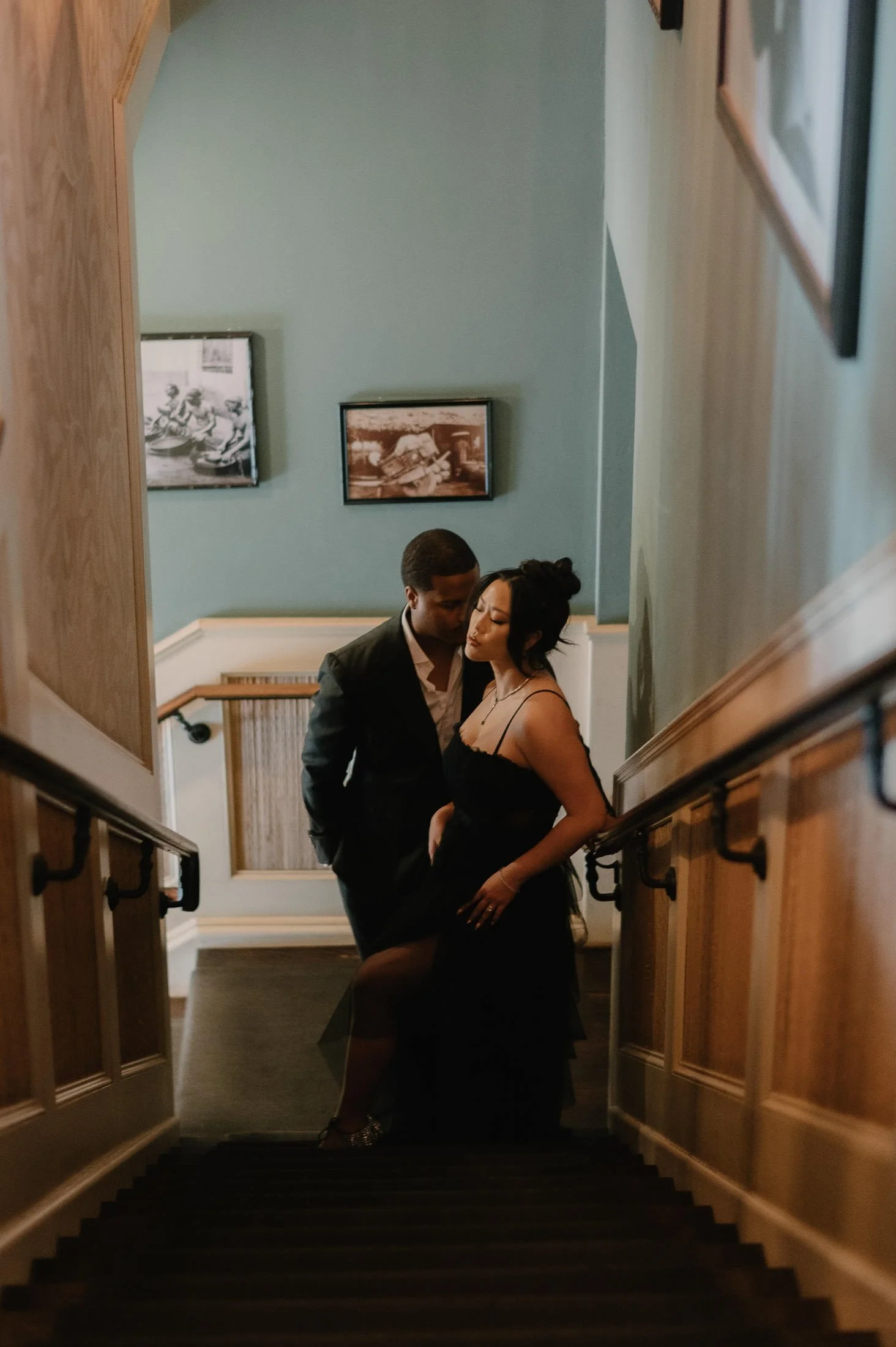 melissa-waymond-houston-modern-classy-luxury-editorial-galleria-moody-engagement-photo-sm-27.jpg