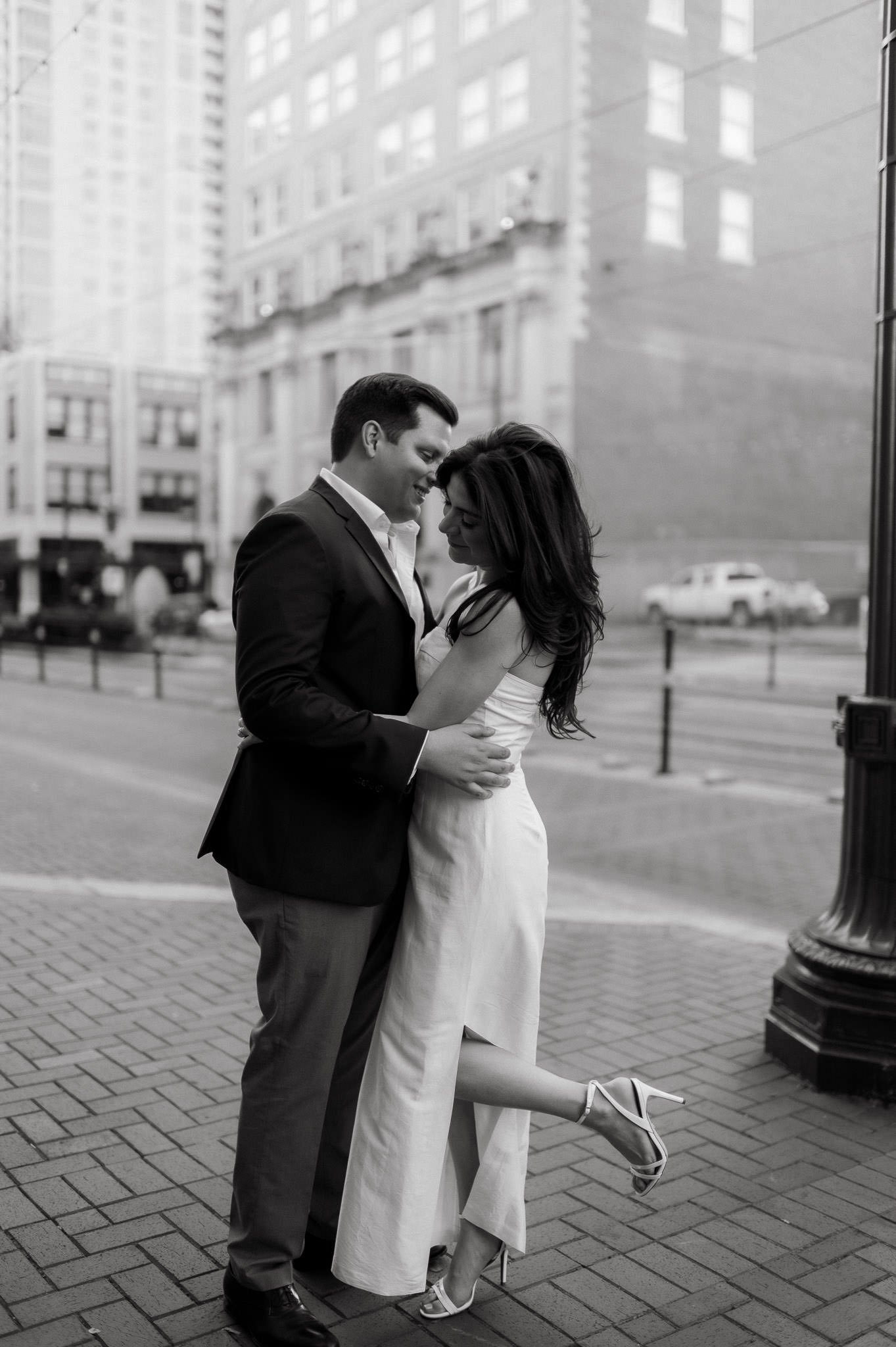 lauren-brian-classy-modern-moody-houston-engagement-session-sm-258.jpg