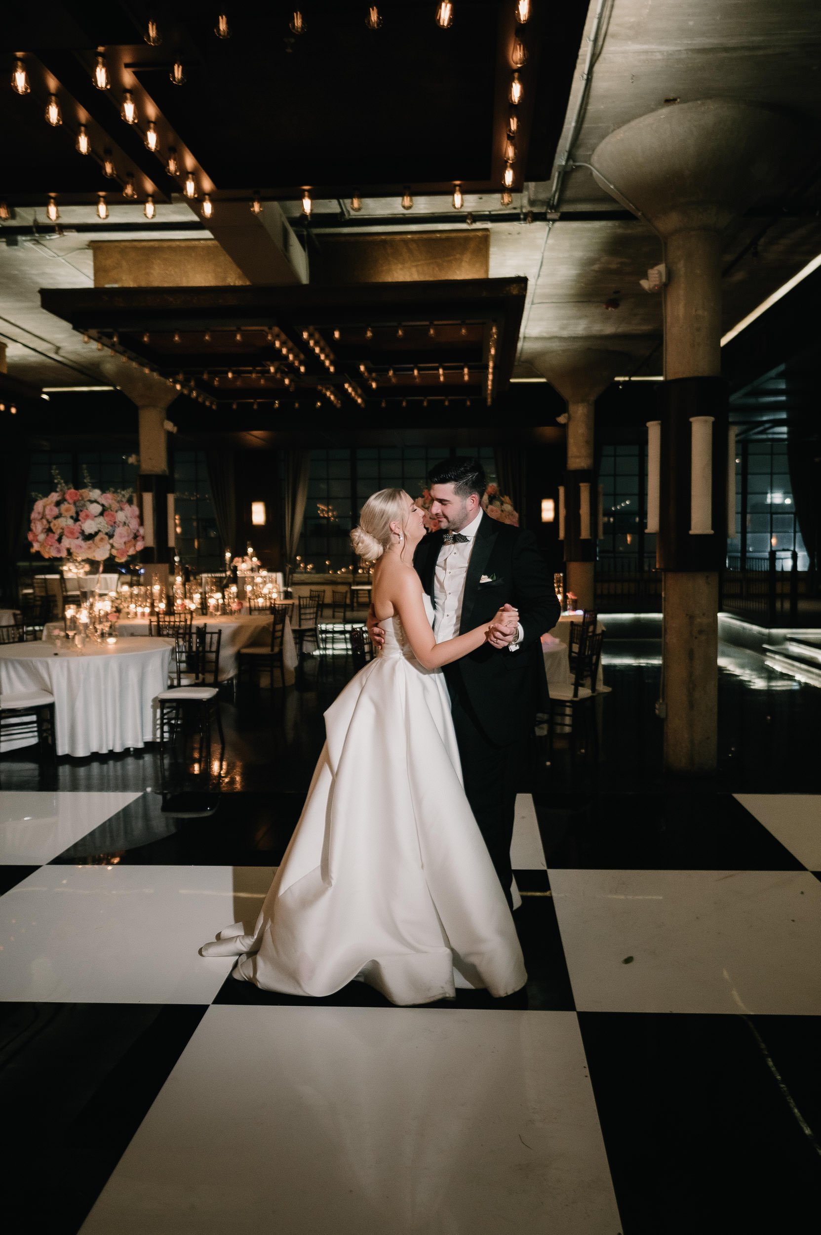 Houston-Astorian-classy-modern-luxury-wedding-photography
