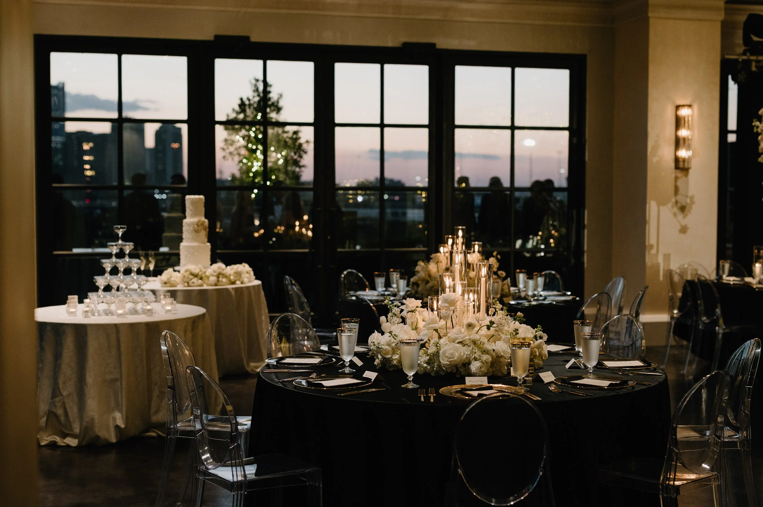 MODERN-LUXURY-HOUSTON-VENUE-LE-TESSERAE-EAST-RIVER-WEDDING-PHOTOGRAPHY