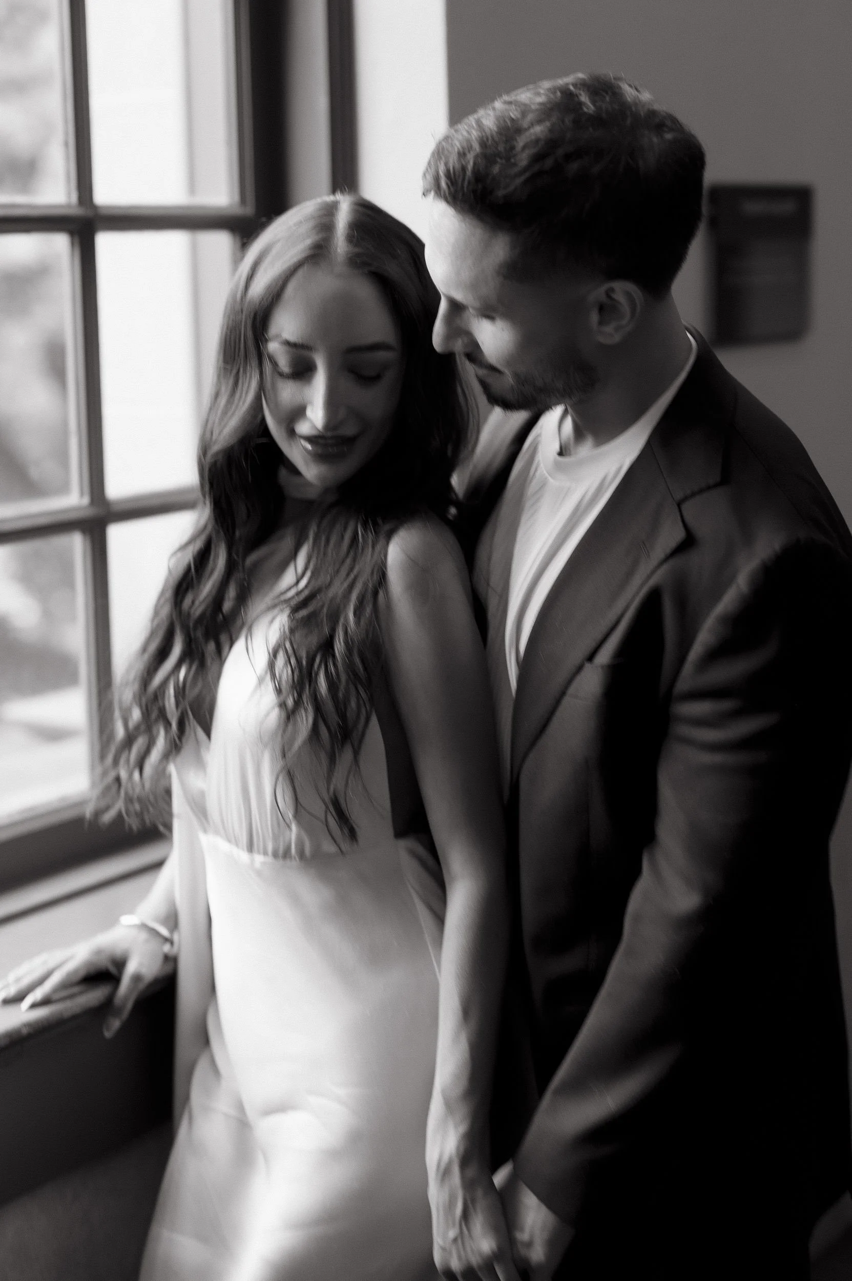brianna-matt-houston-modern-classy-library-engagement-sm-82.jpg
