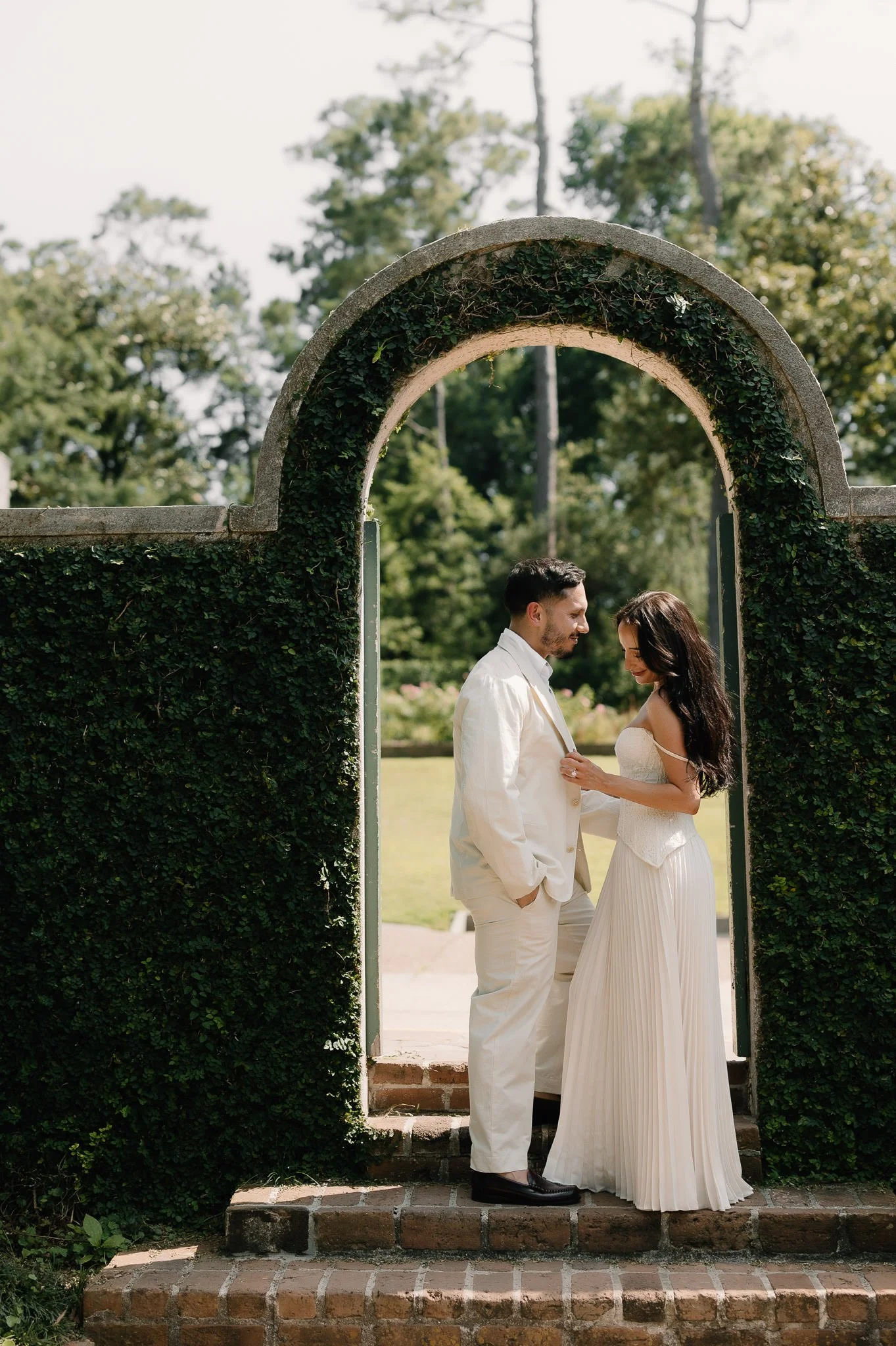 bayou-bend-collection-gardens-engagement-photo-session-houston-classy-elegant-romantic-luxury