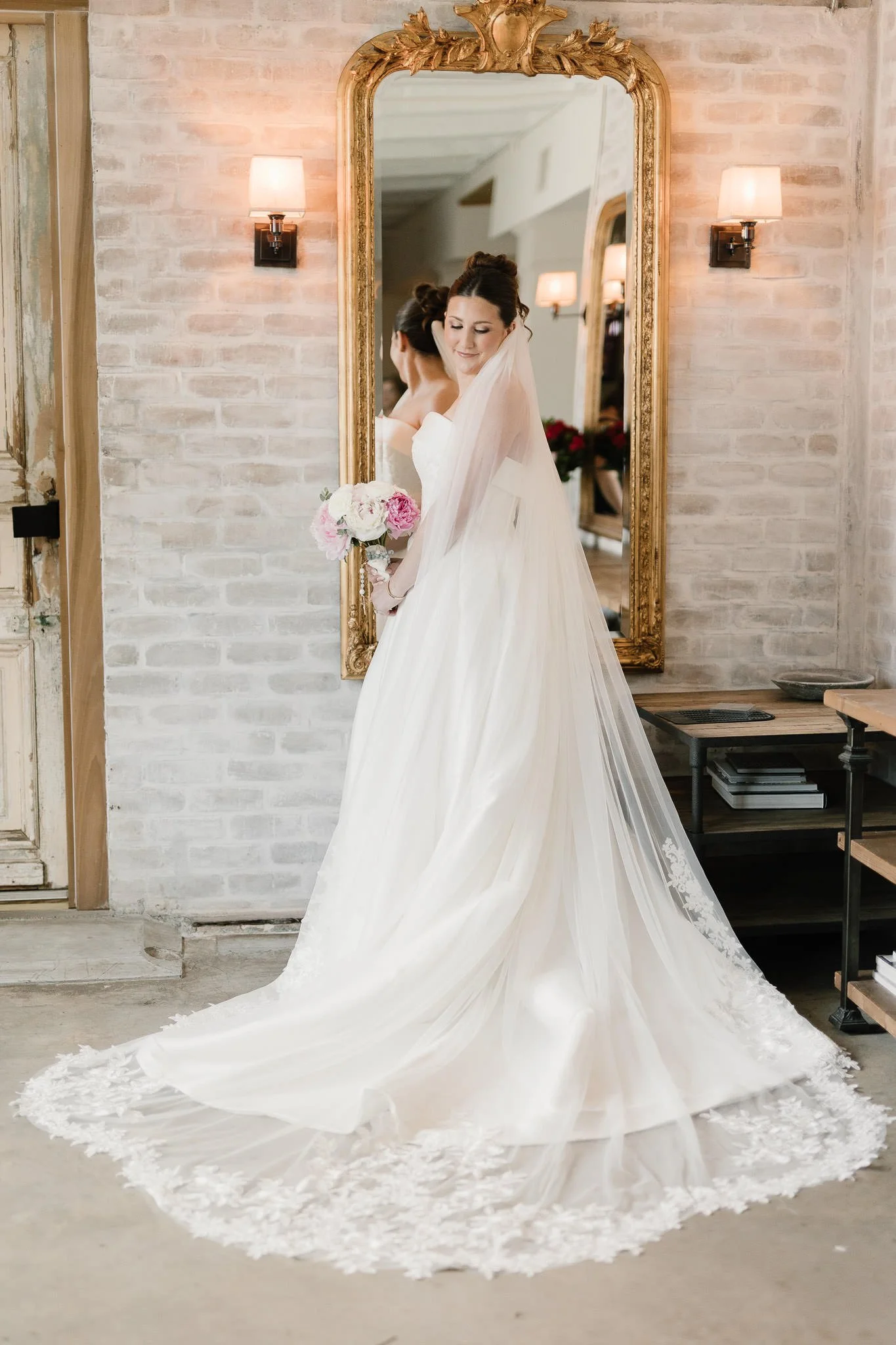 jordan-nick-houston-storian-wedding-modern-luxury-sm-16.jpg