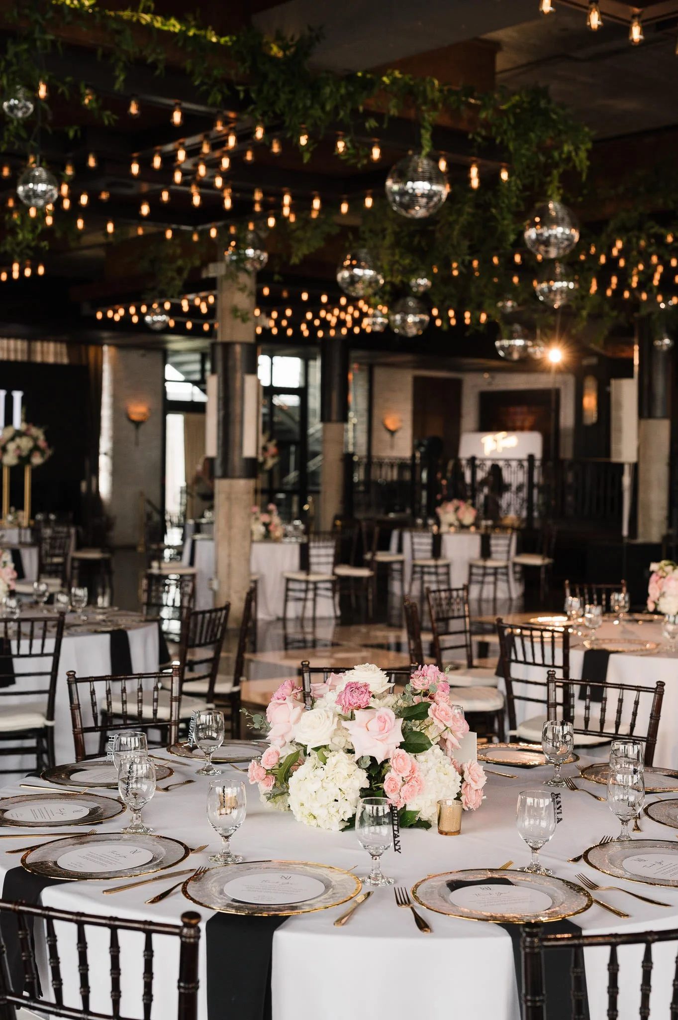 jordan-nick-houston-storian-wedding-modern-luxury-sm-33.jpg