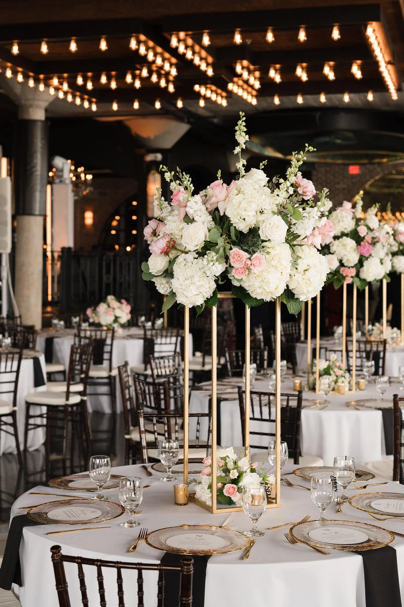 jordan-nick-houston-storian-wedding-modern-luxury-sm-35.jpg