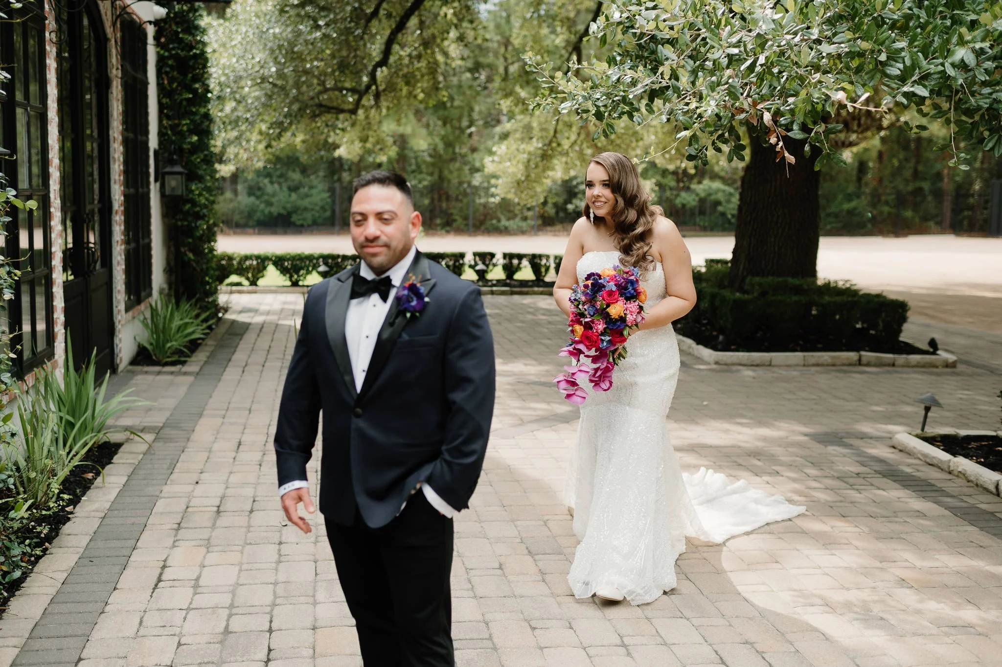 Classy &amp; Colorful Peach Orchard Wedding