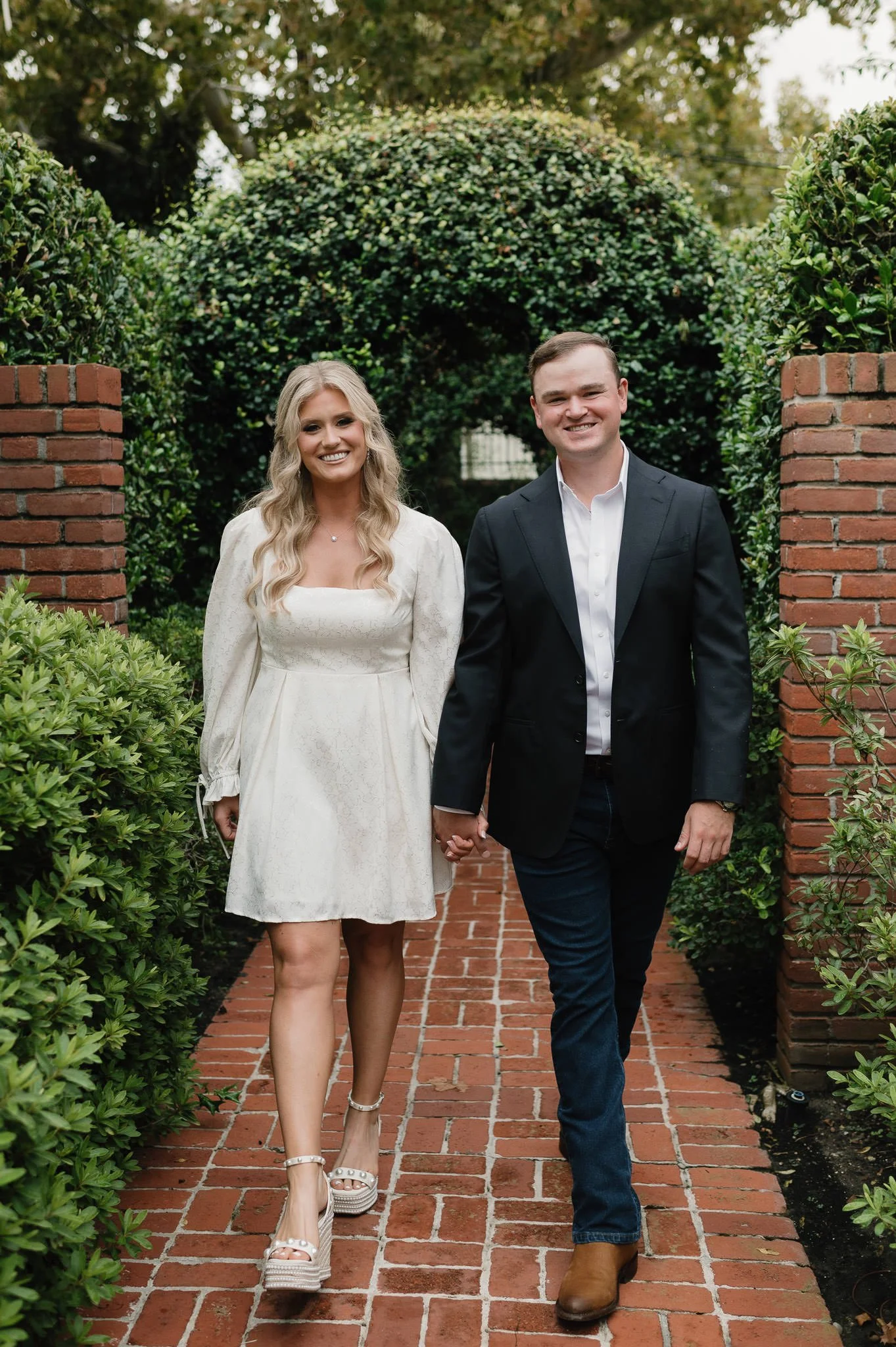 kendall-kyle-houston-riveroaks-garden-club-forum-engagement-session-sm-2.jpg