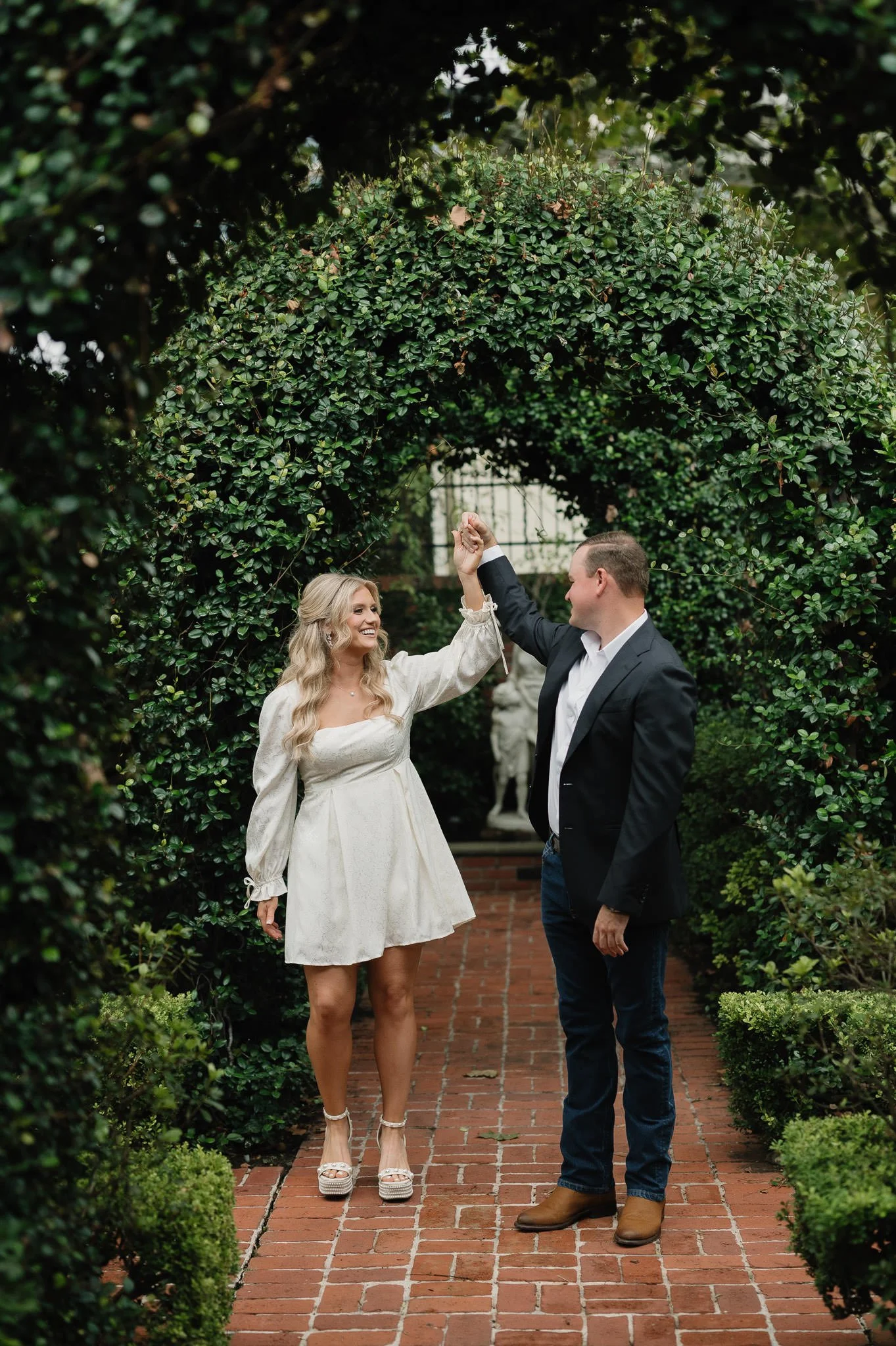kendall-kyle-houston-riveroaks-garden-club-forum-engagement-session-sm-5.jpg
