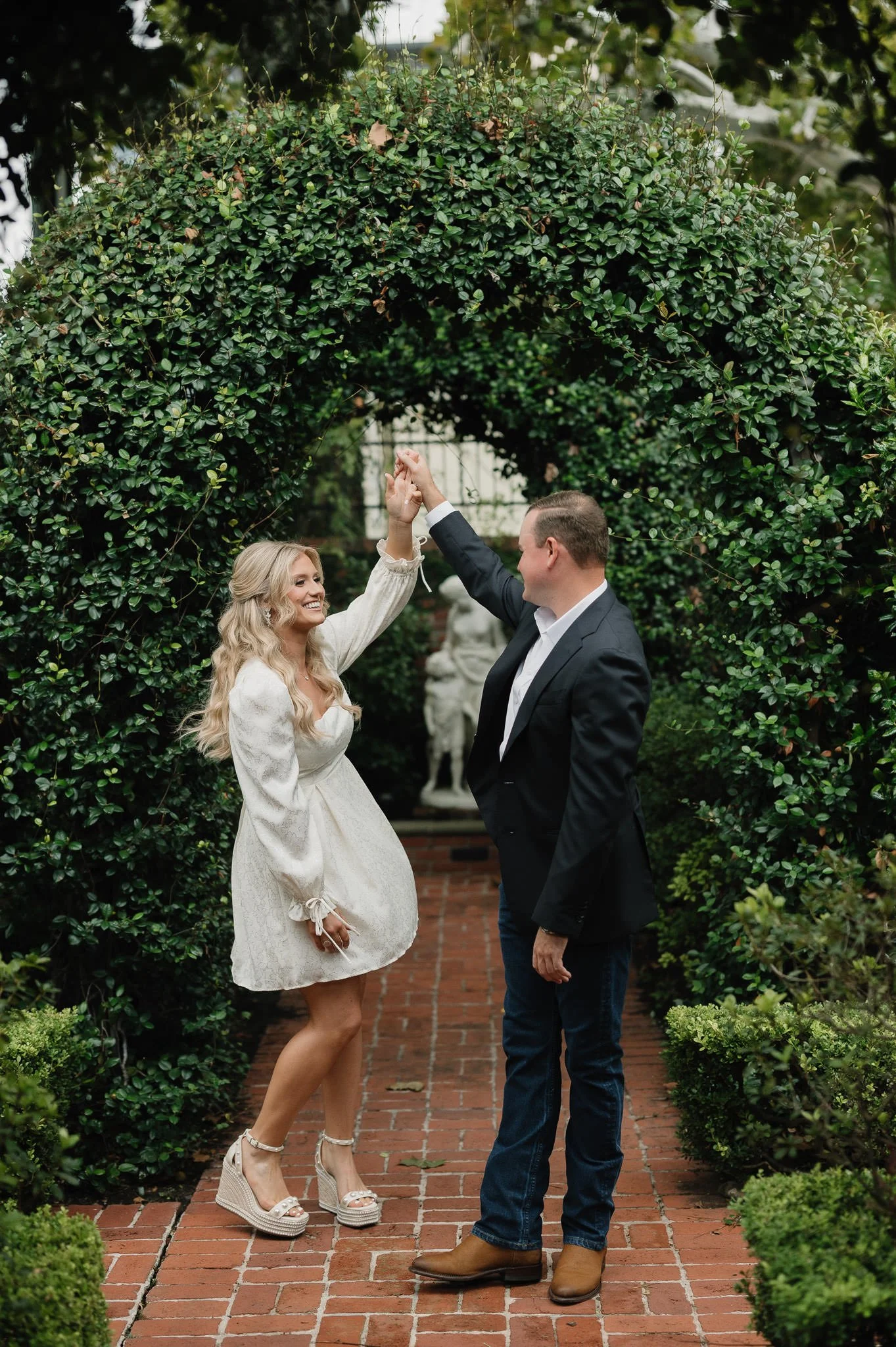 kendall-kyle-houston-riveroaks-garden-club-forum-engagement-session-sm-6.jpg