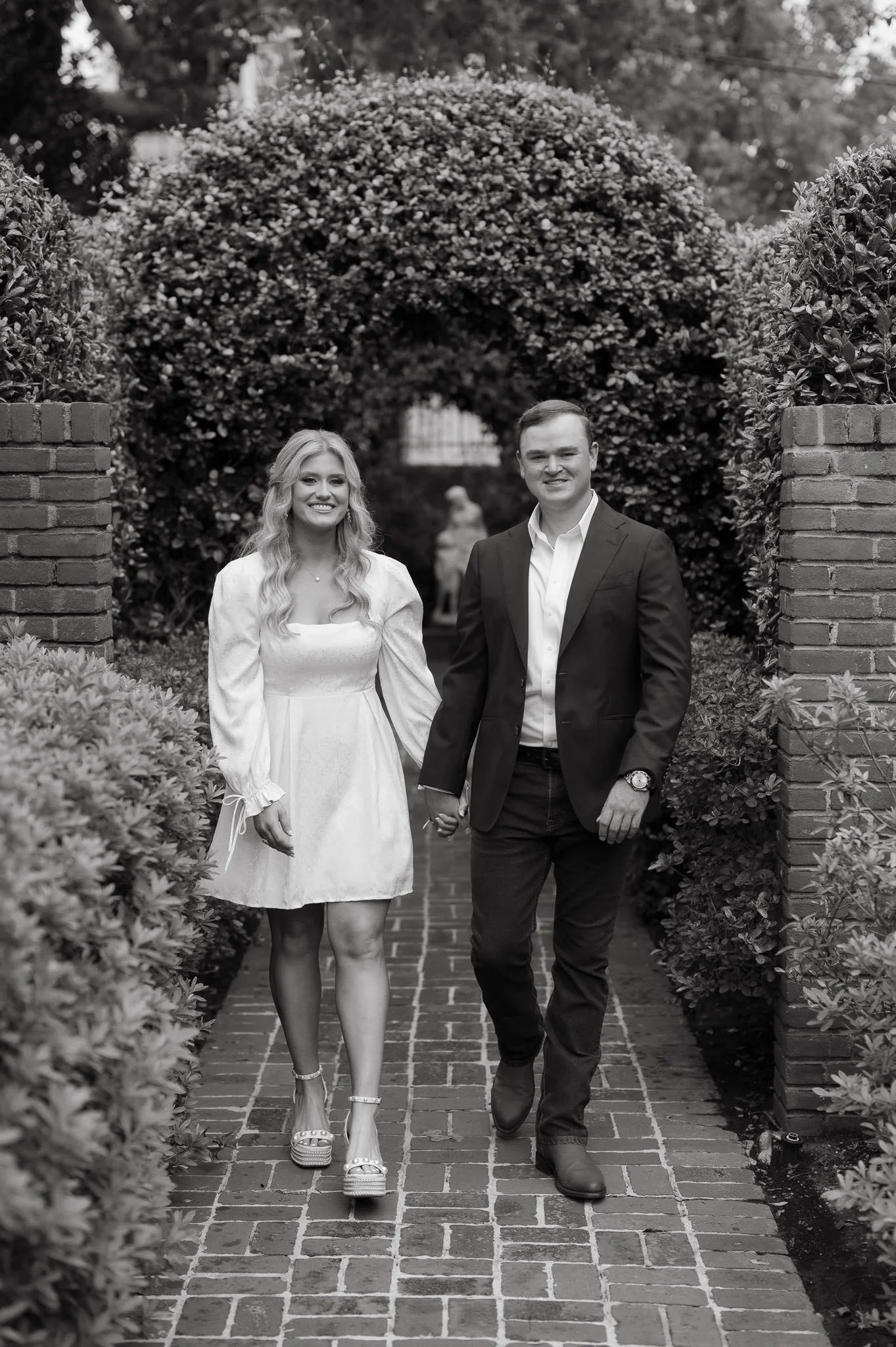kendall-kyle-houston-riveroaks-garden-club-forum-engagement-session-sm-10.jpg