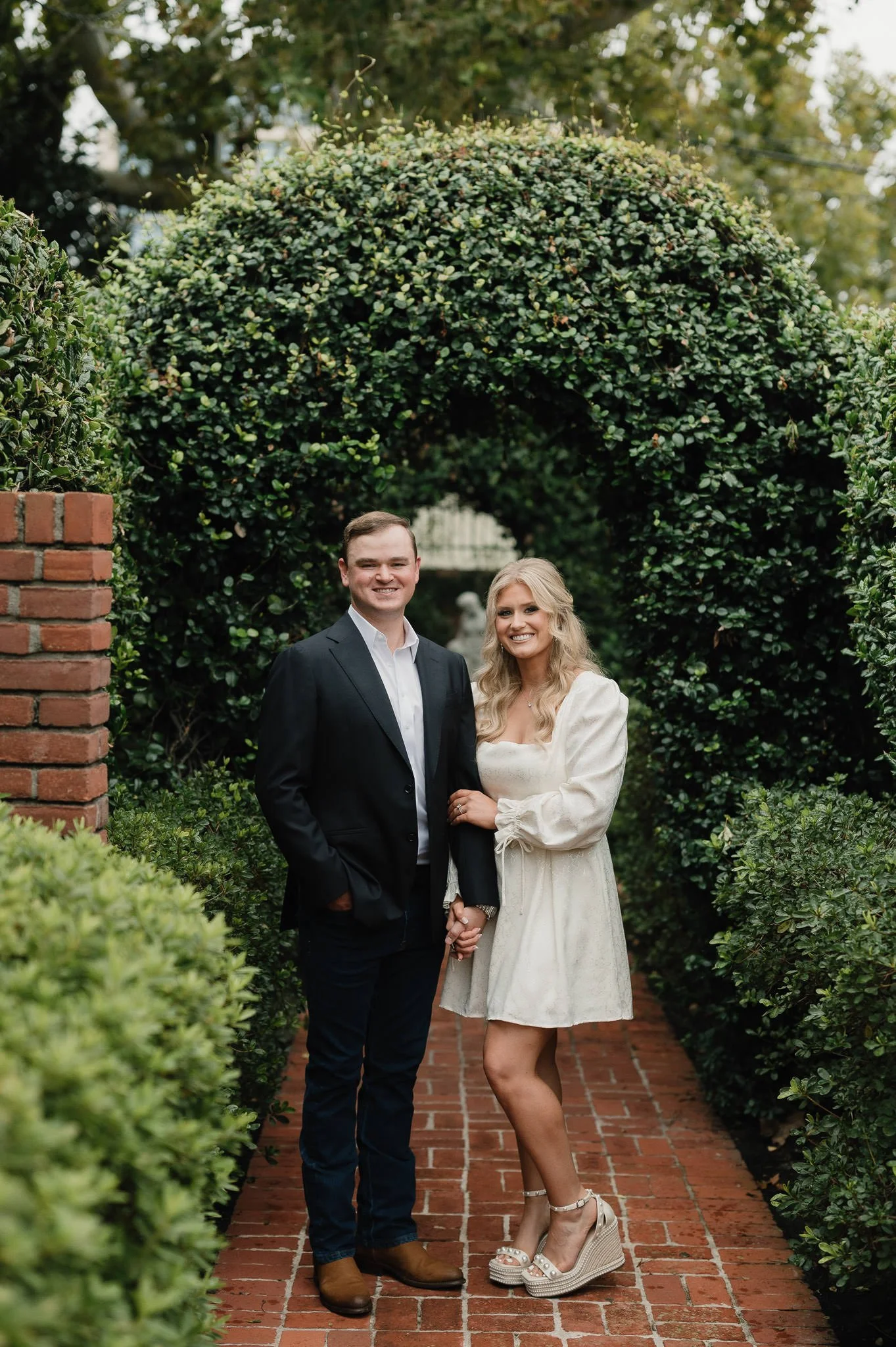 kendall-kyle-houston-riveroaks-garden-club-forum-engagement-session-sm-11.jpg