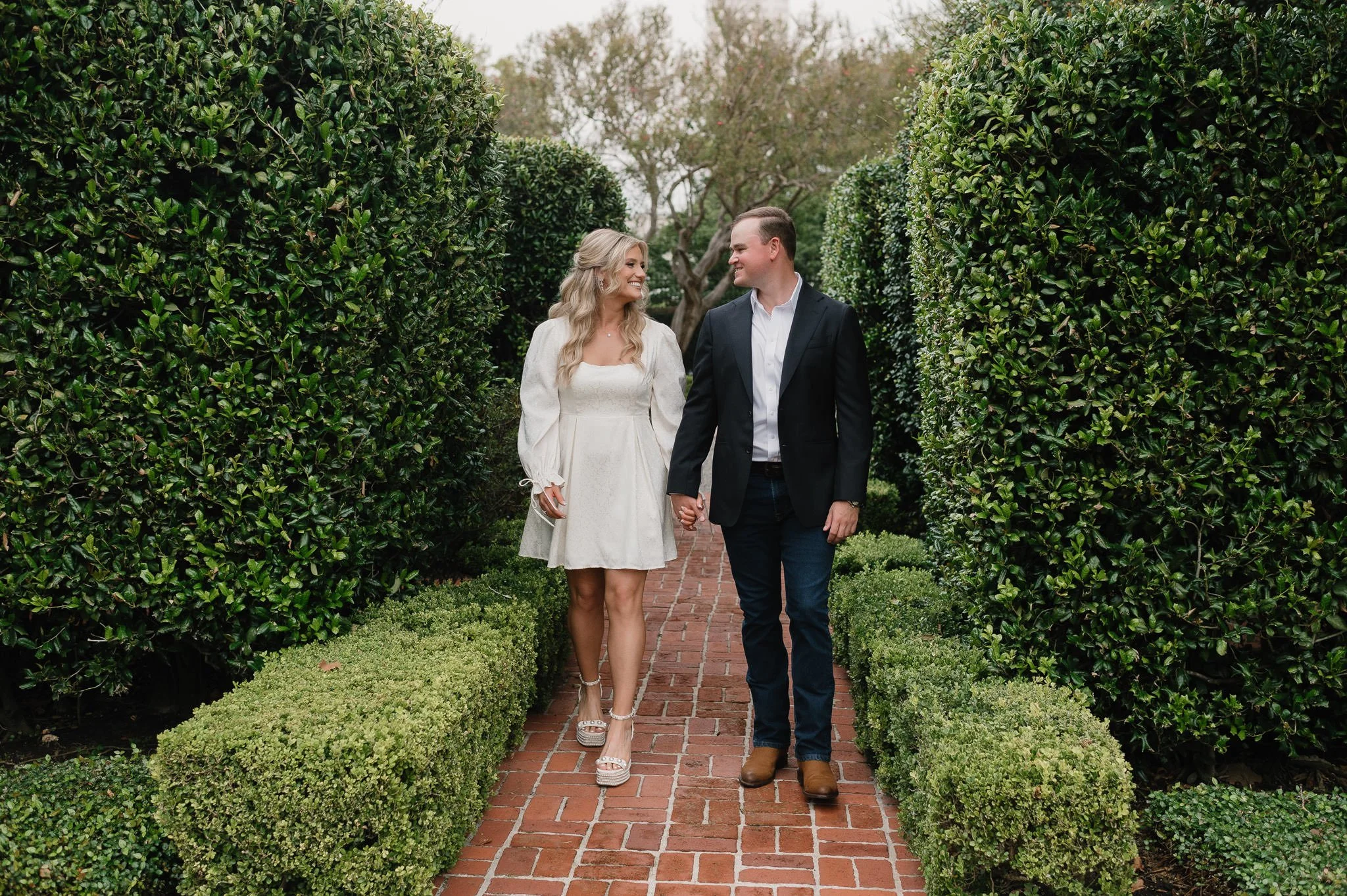 kendall-kyle-houston-riveroaks-garden-club-forum-engagement-session-sm-13.jpg