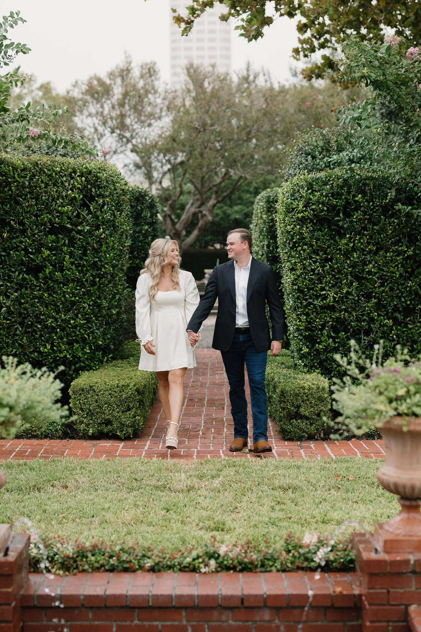 kendall-kyle-houston-riveroaks-garden-club-forum-engagement-session-sm-14.jpg