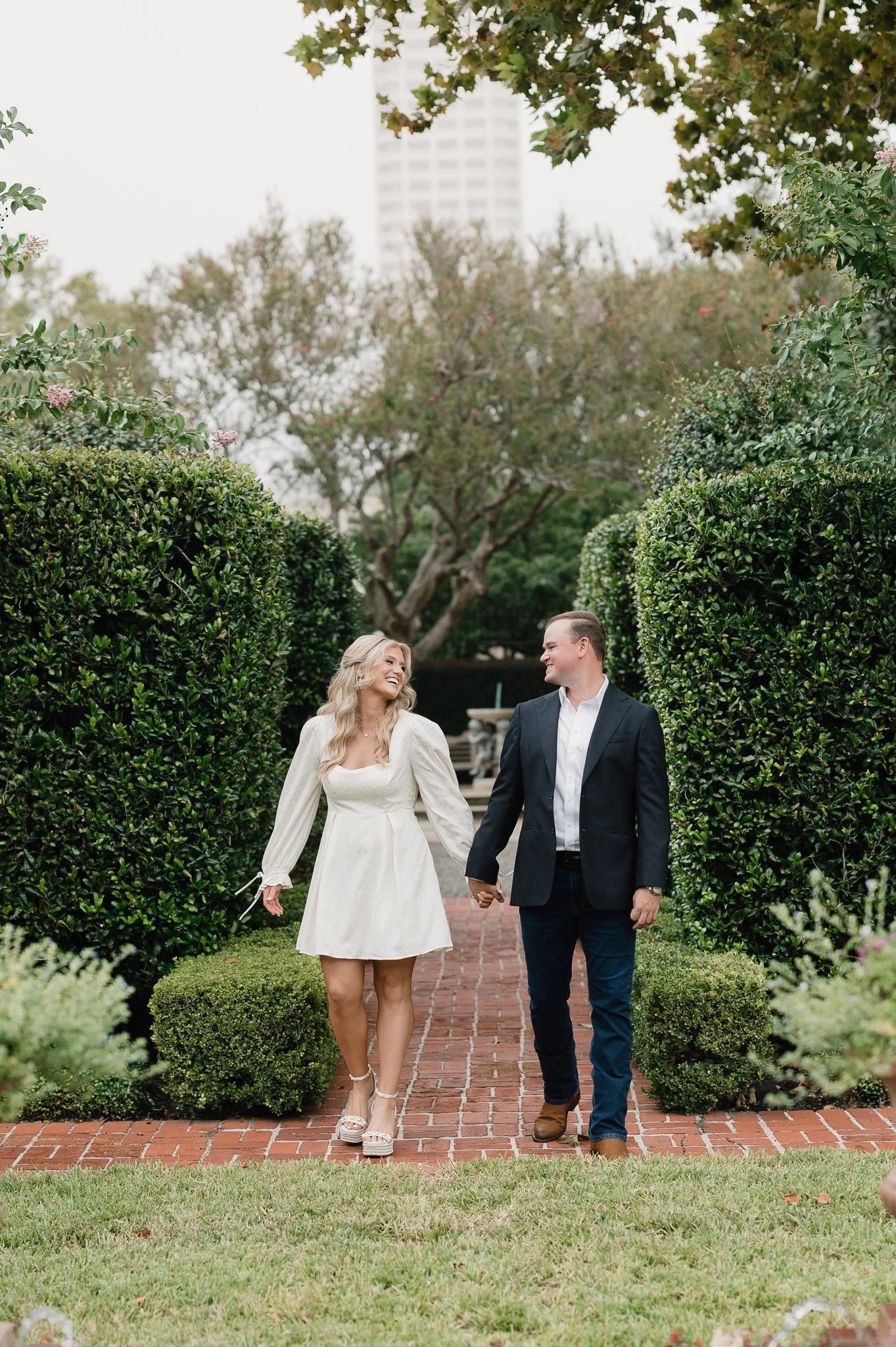 kendall-kyle-houston-riveroaks-garden-club-forum-engagement-session-sm-15.jpg