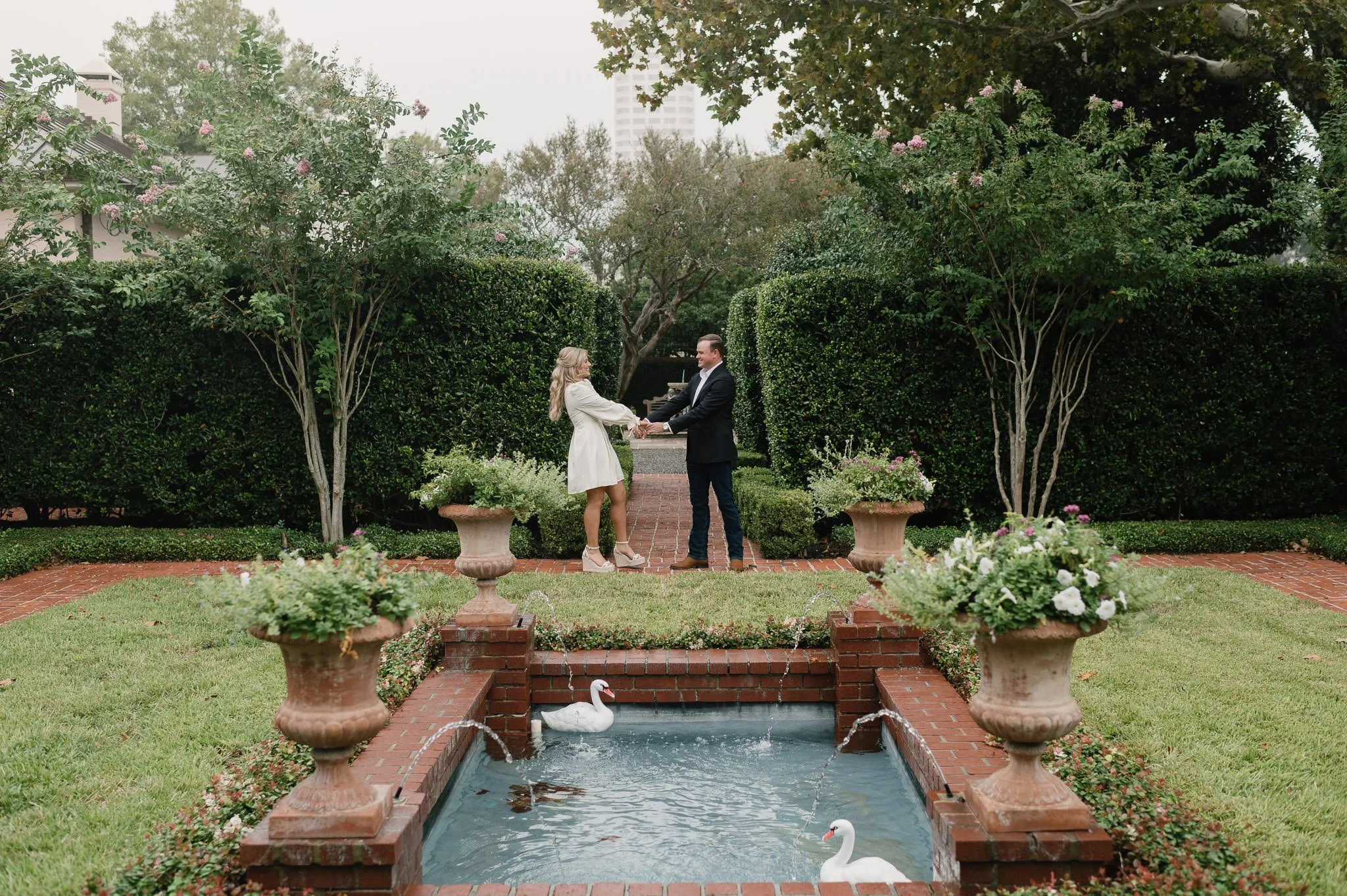 kendall-kyle-houston-riveroaks-garden-club-forum-engagement-session-sm-18.jpg