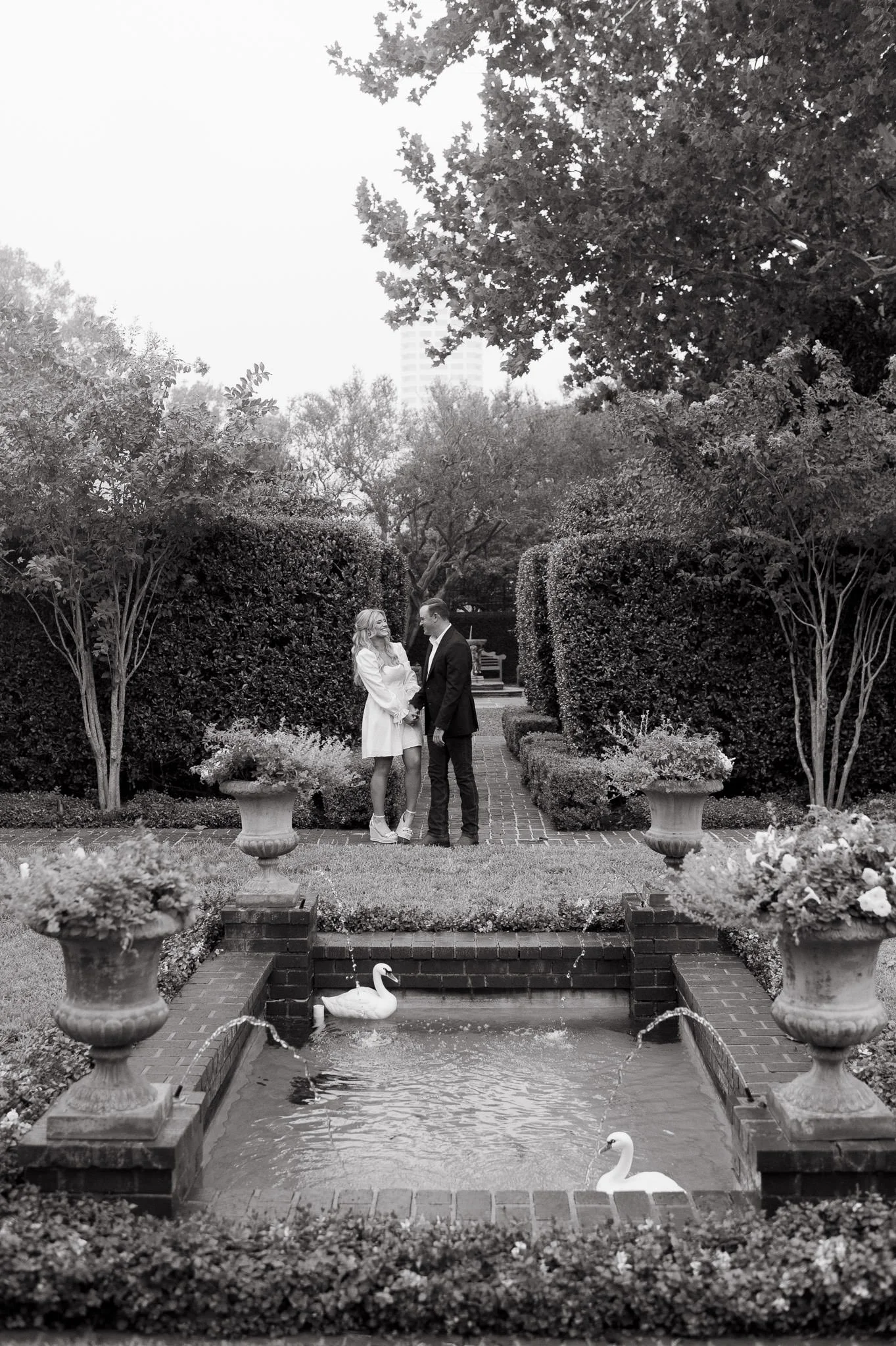 kendall-kyle-houston-riveroaks-garden-club-forum-engagement-session-sm-20.jpg