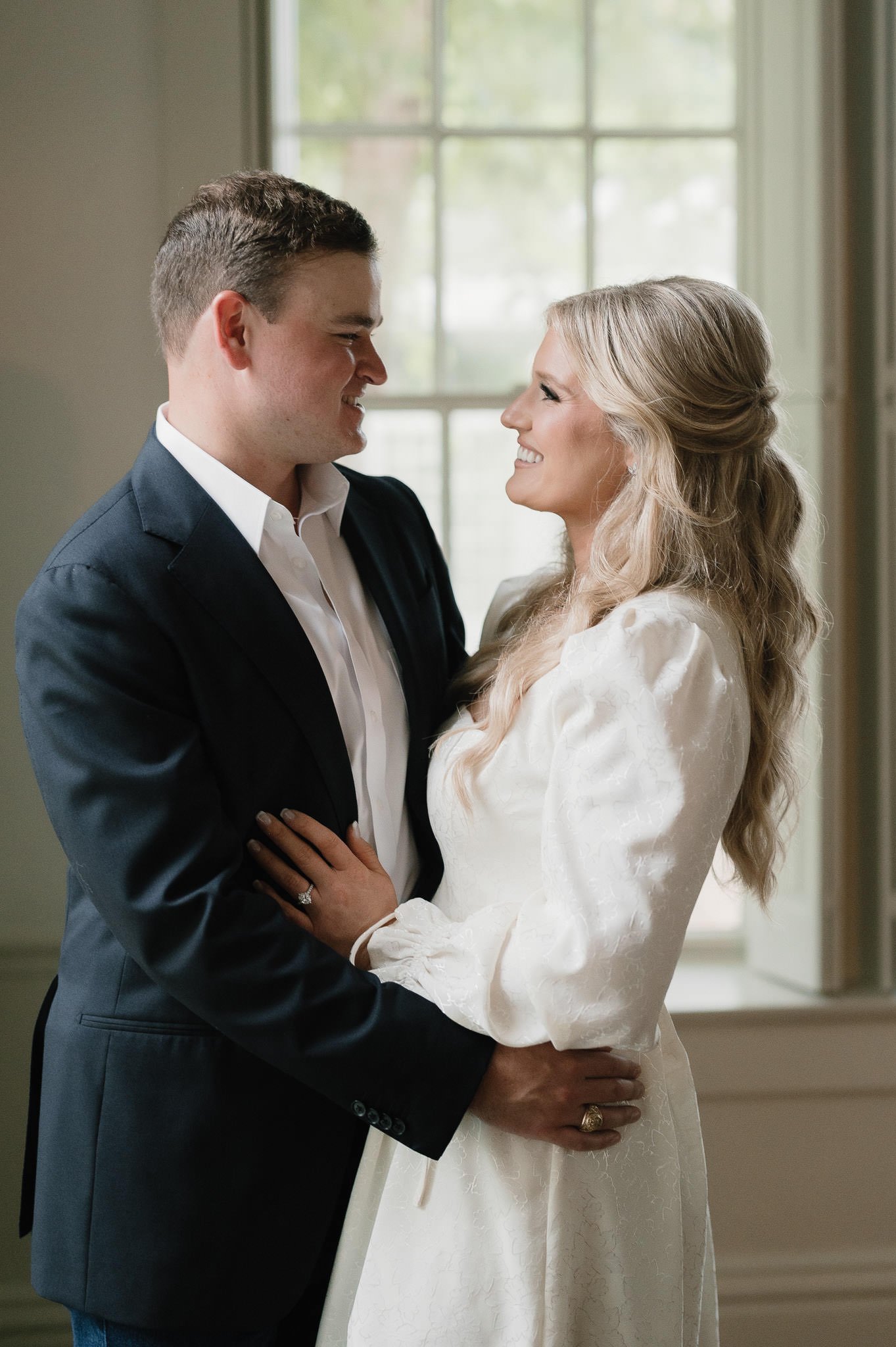 kendall-kyle-houston-riveroaks-garden-club-forum-engagement-session-sm-25.jpg