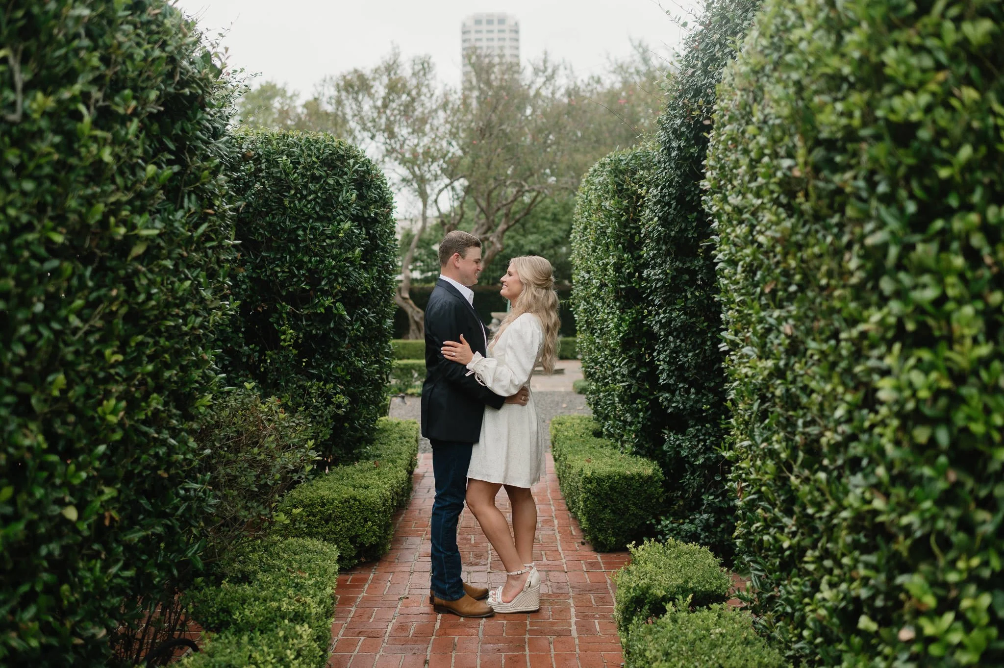 kendall-kyle-houston-riveroaks-garden-club-forum-engagement-session-sm-50.jpg