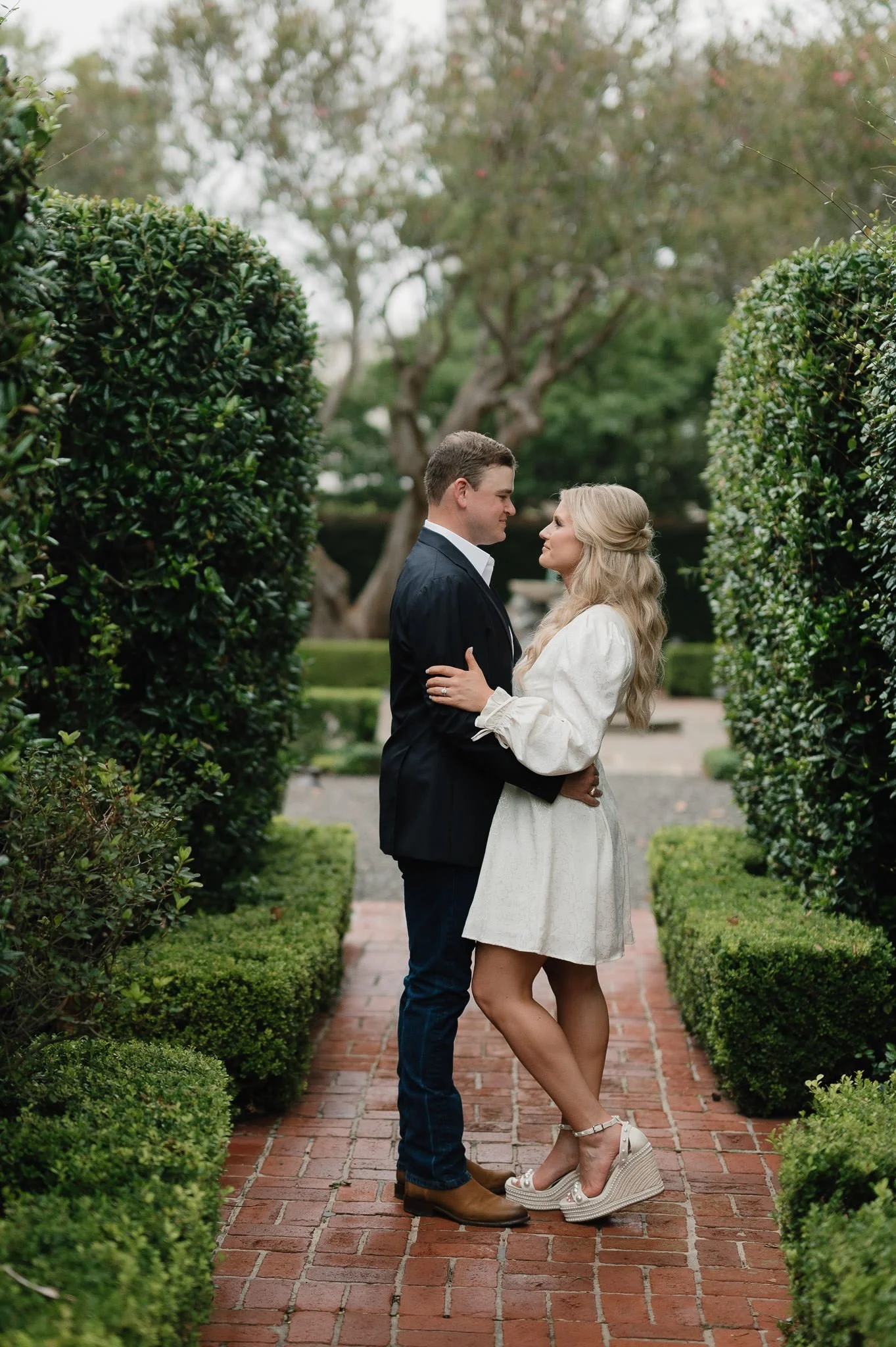 kendall-kyle-houston-riveroaks-garden-club-forum-engagement-session-sm-51.jpg