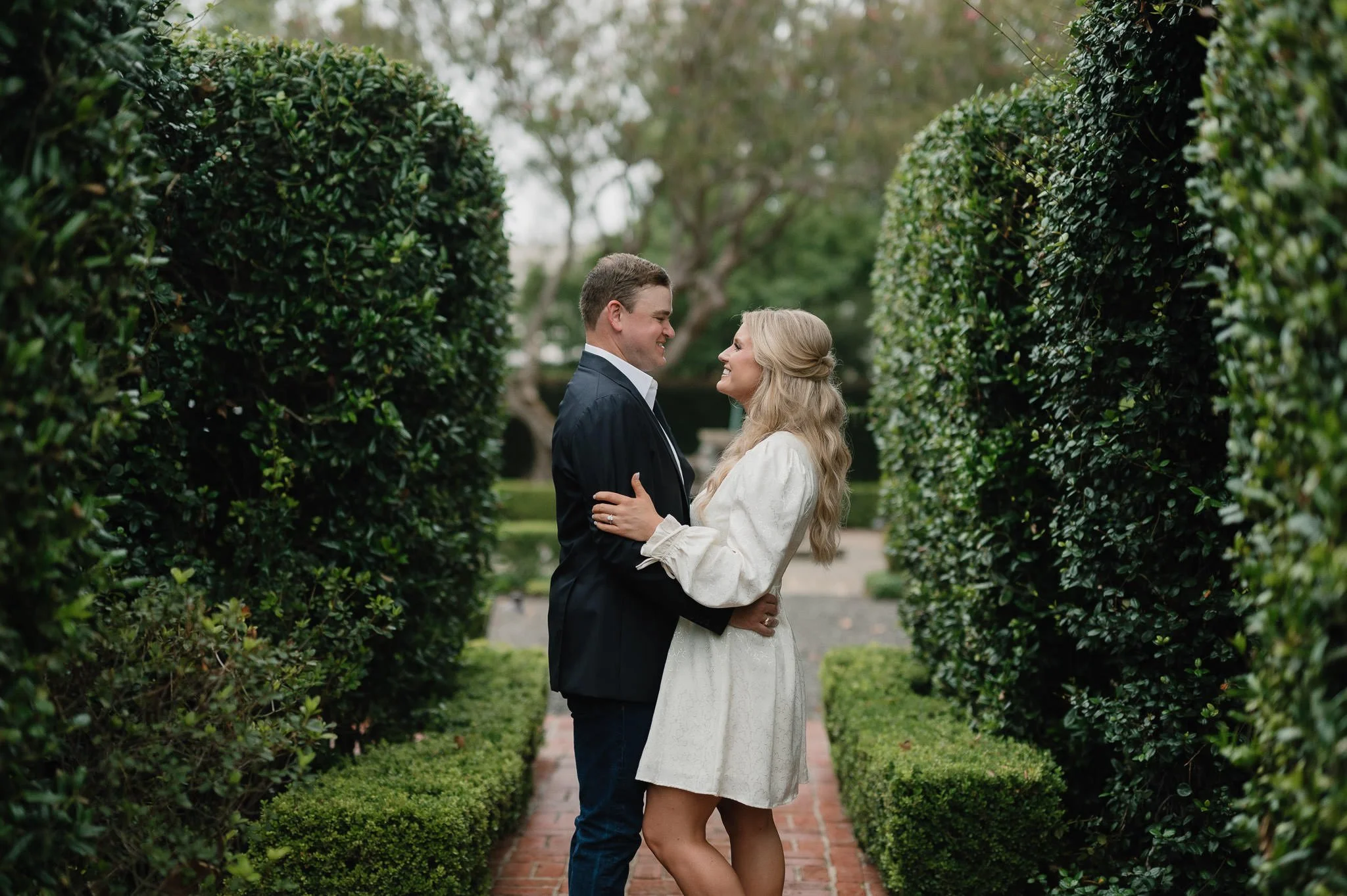 kendall-kyle-houston-riveroaks-garden-club-forum-engagement-session-sm-52.jpg
