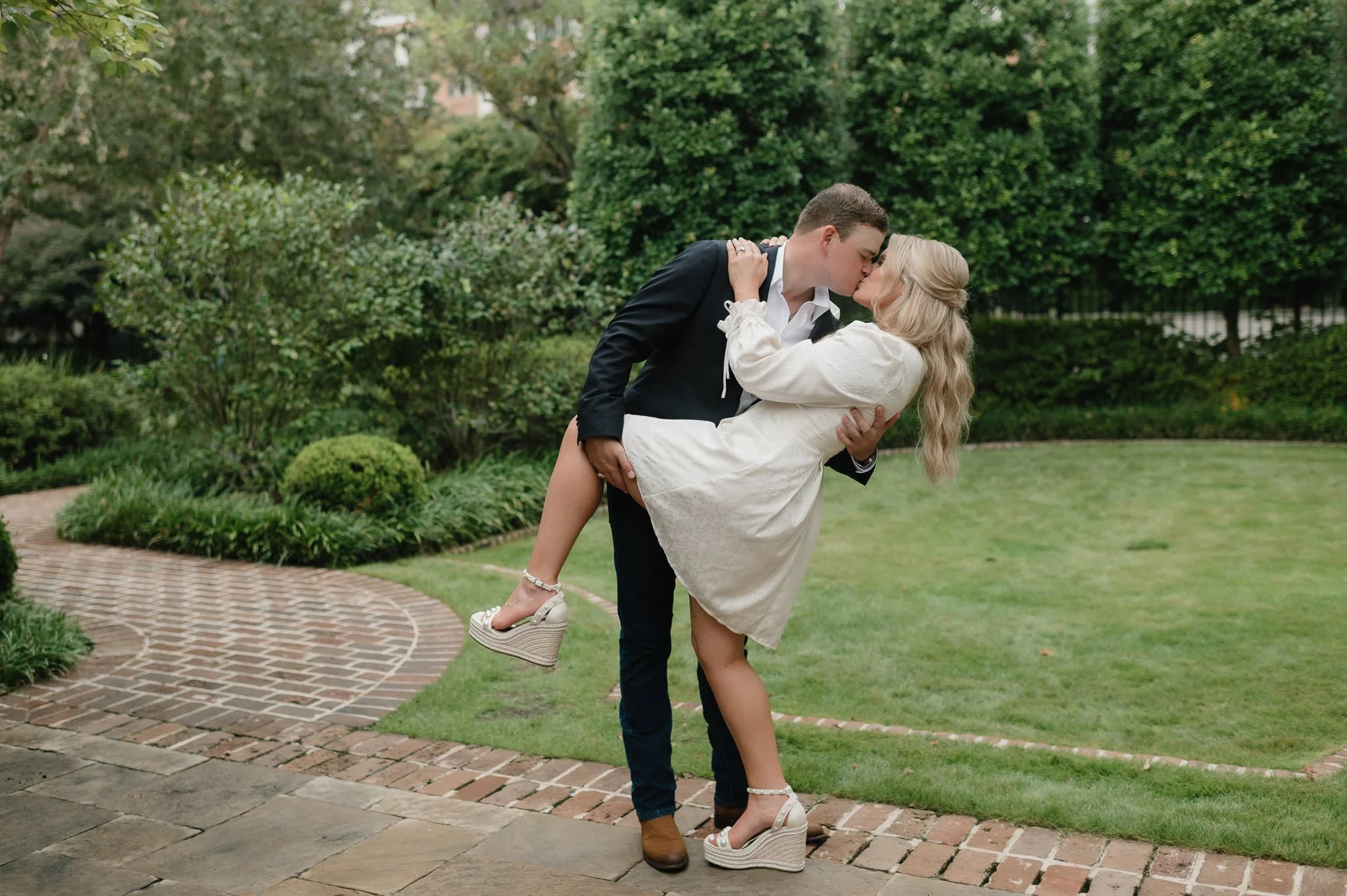kendall-kyle-houston-riveroaks-garden-club-forum-engagement-session-sm-64.jpg