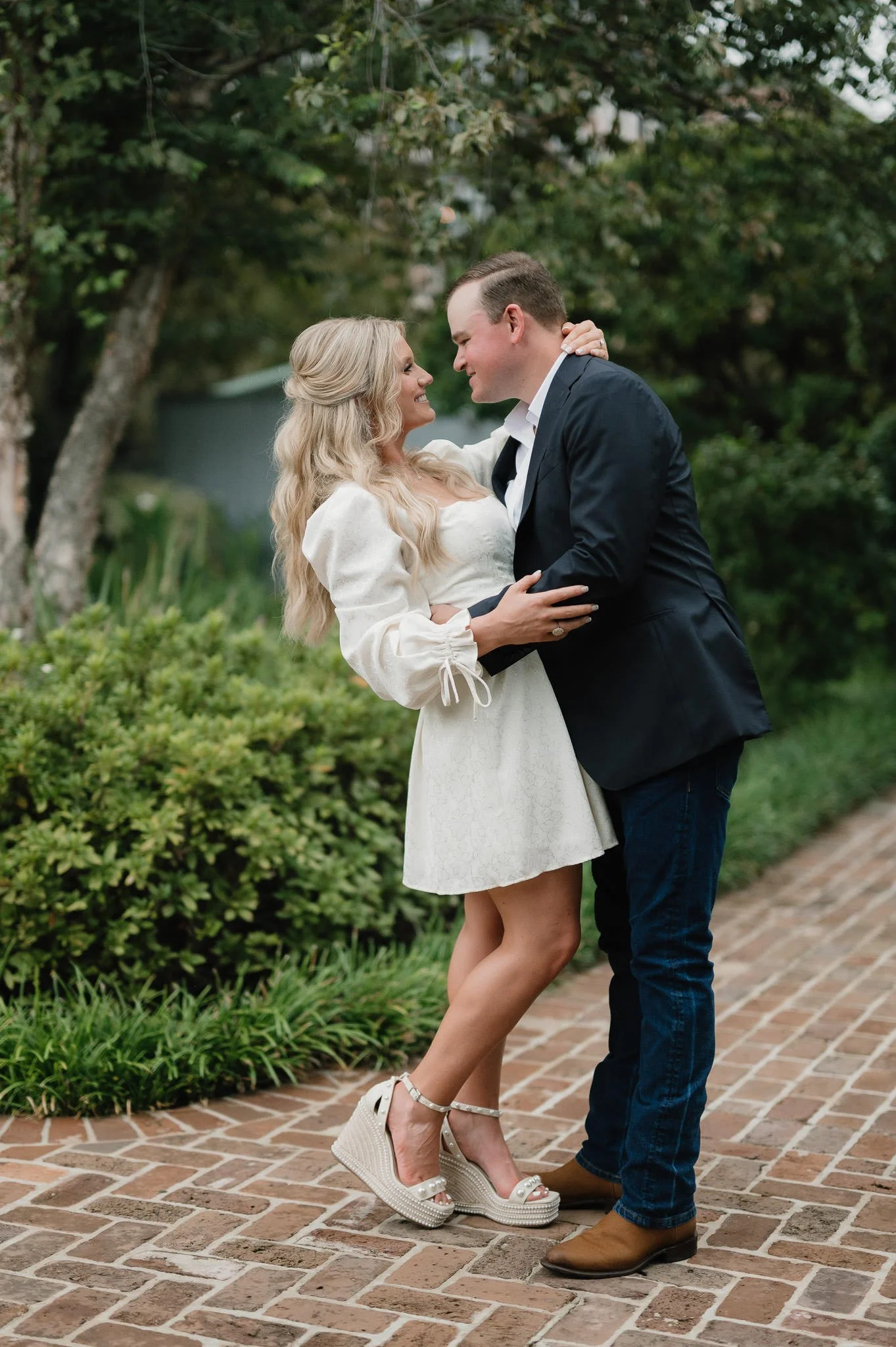 kendall-kyle-houston-riveroaks-garden-club-forum-engagement-session-sm-65.jpg