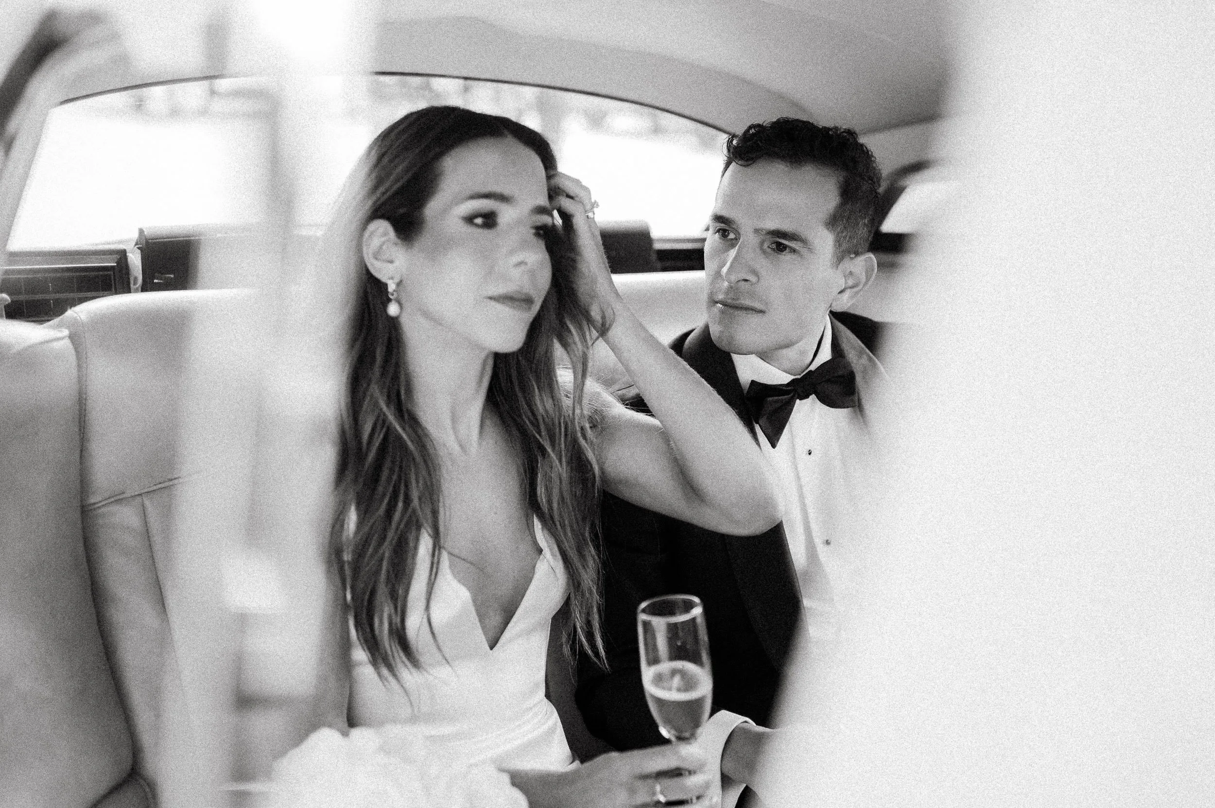 houston-modern-classy-romantic-elegant-timeless-luxury-moody-wedding-photograhy-98.jpg