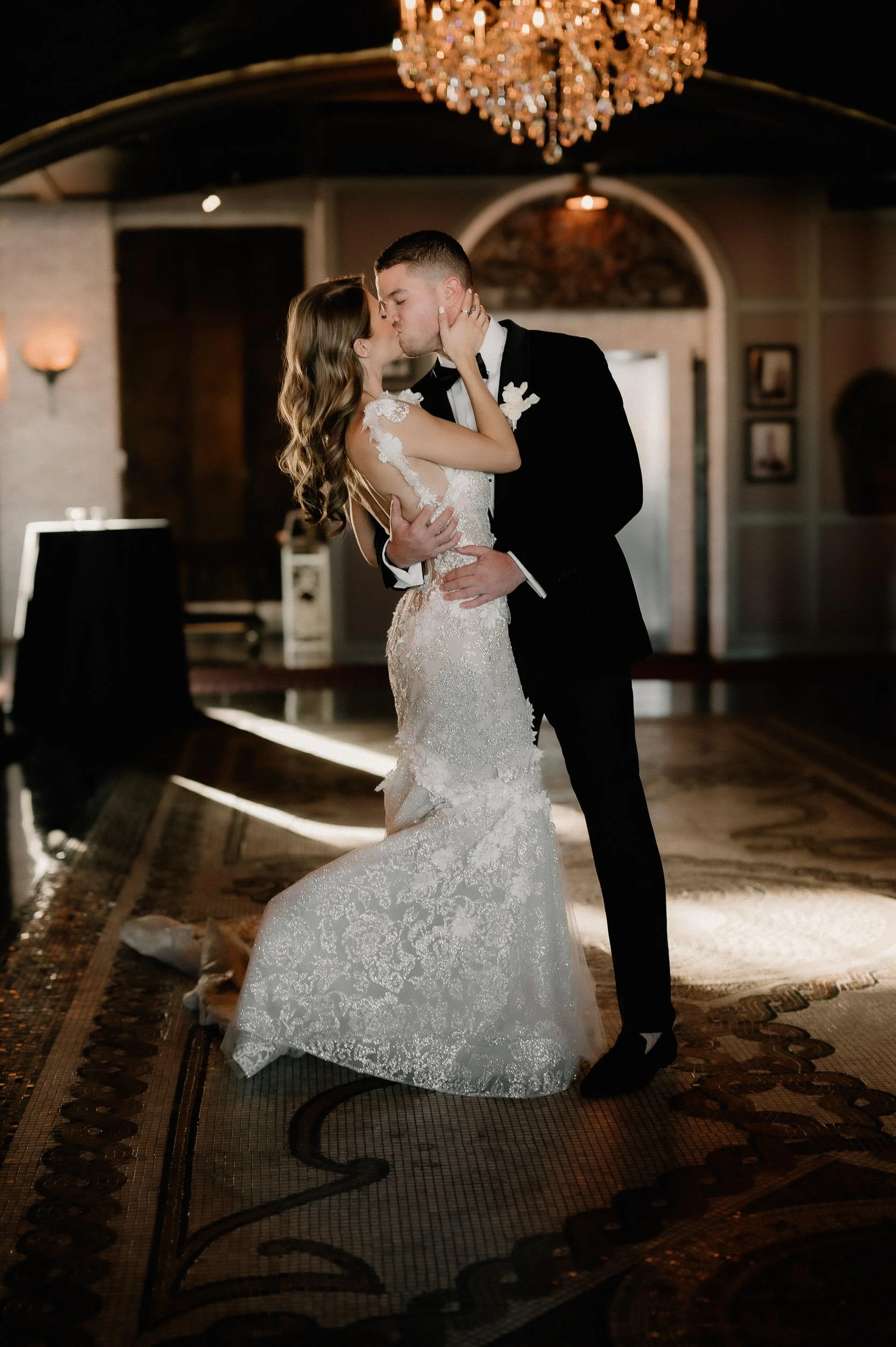 hayley-mike-classy-modern-luxury-houston-wedding-astorian-sm-57.jpg